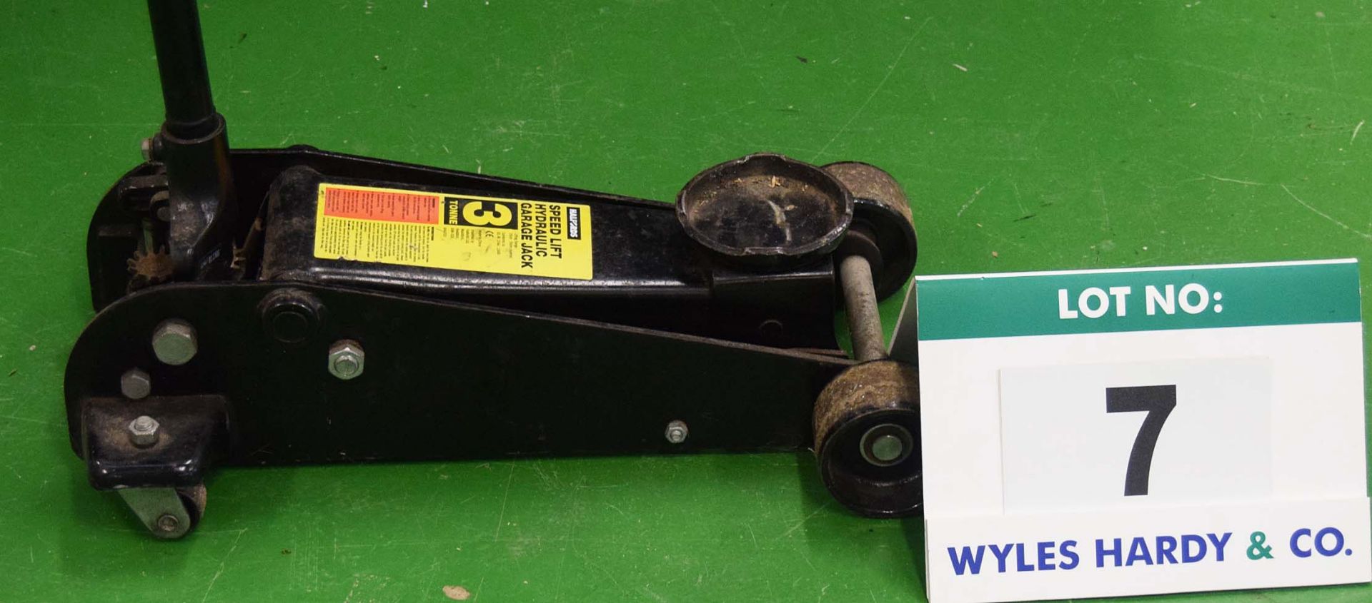 A HALFORDS Speedlift 3-Tonne capacity Trolley Jack