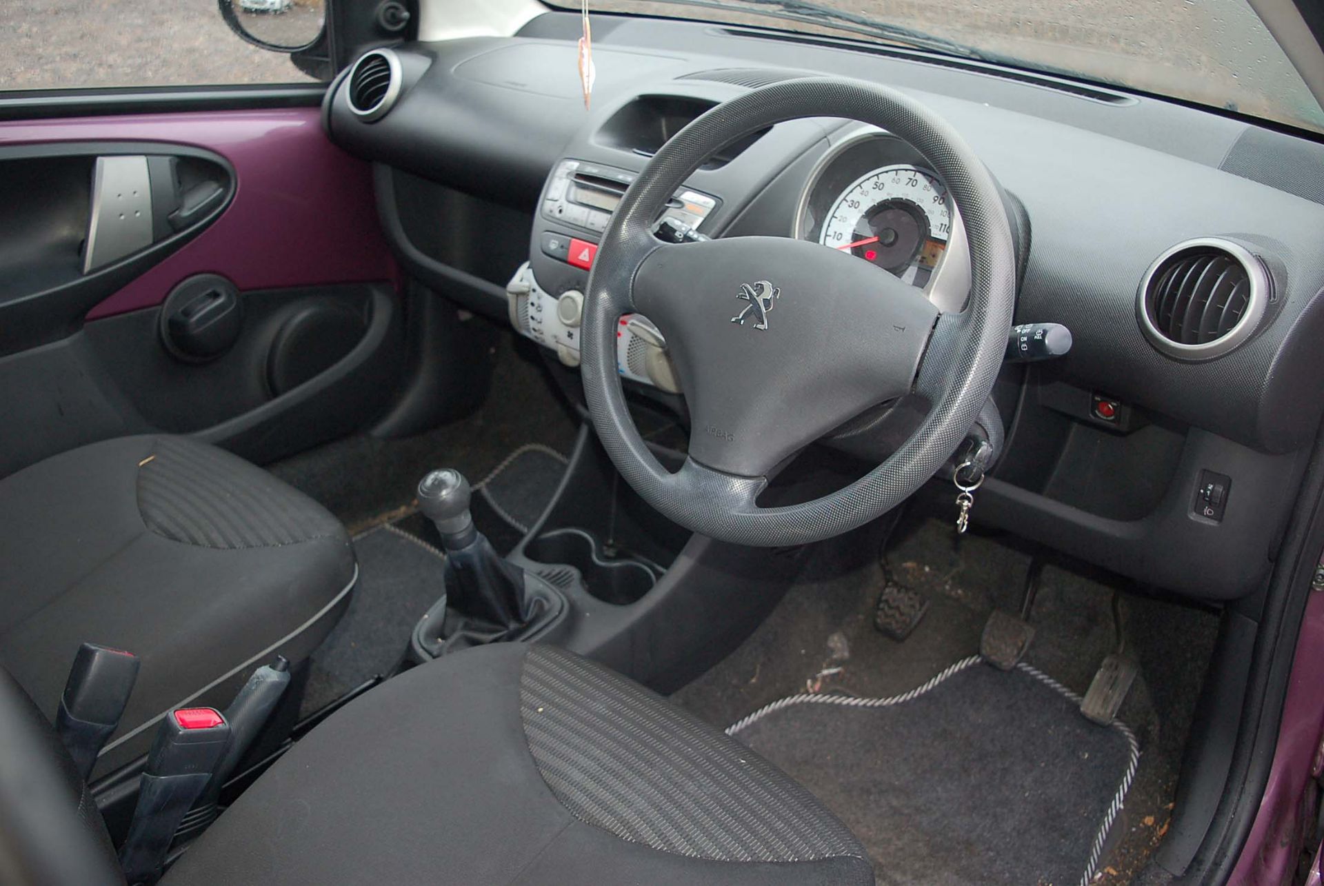 A PEUGOET 107 ACTIVE 1.0 3-Door Hatchback. Registration Number: KU62 VHE. 5 Speed Manual Gearbox, - Image 6 of 8