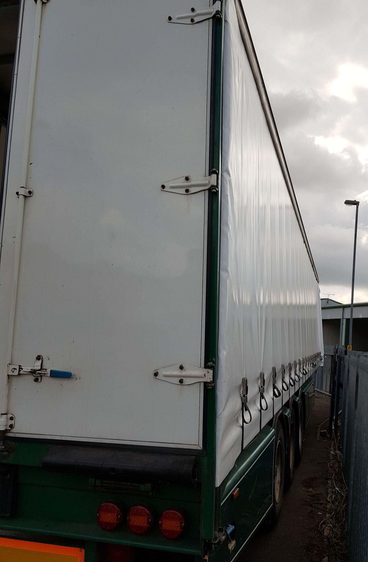 A UTILITY INTERNATIONAL LTD ZT3FCS 38500Kg Capacity 13.7M Tri-Axle Air Suspended Curtain Sided - Image 4 of 8