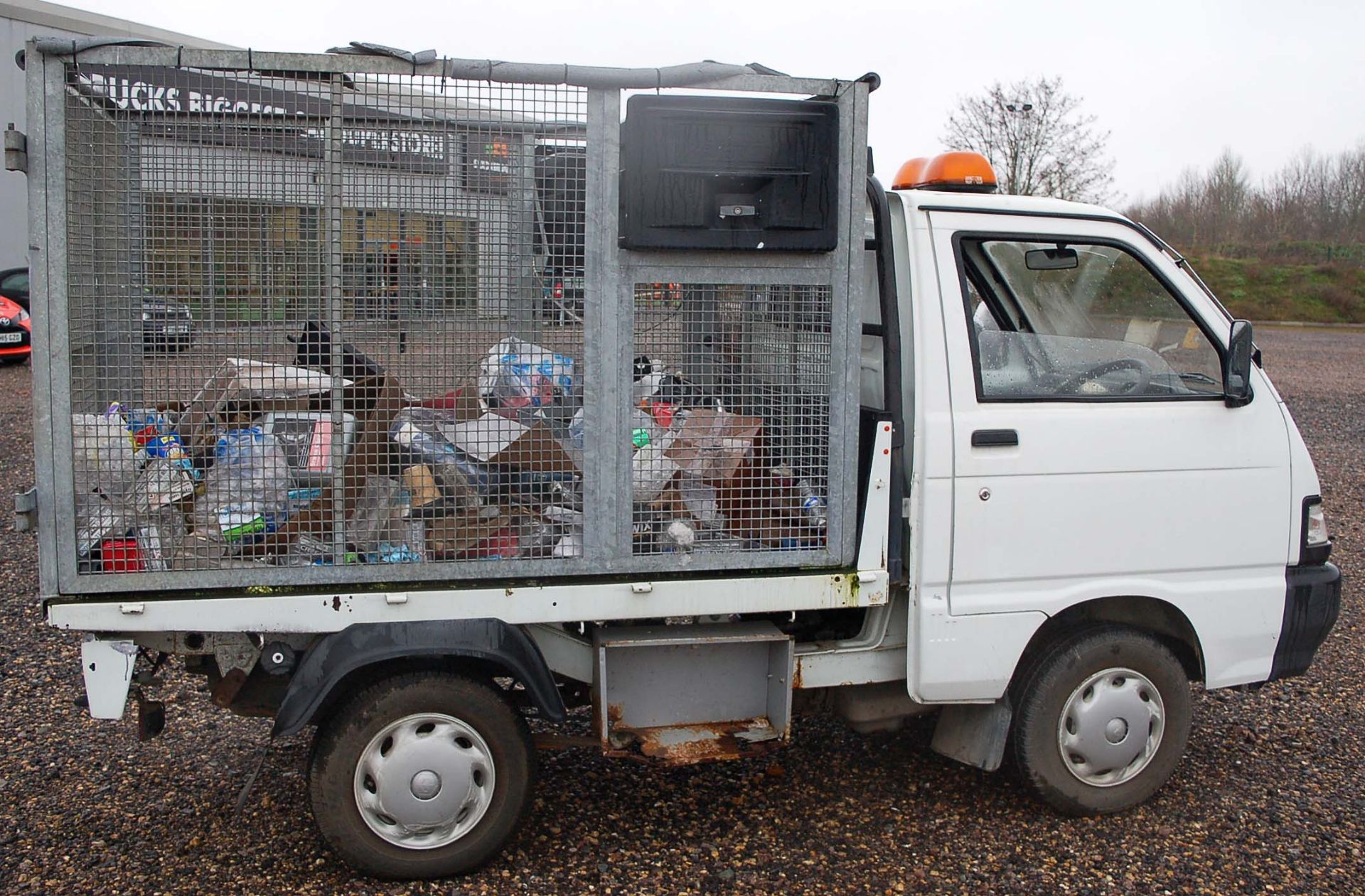 A PIAGGIO PORTER 1.3 Petrol 4WD Cage Bodied Tipper Truck. Registration Number: VX08 TYS. 5-Speed - Image 4 of 7