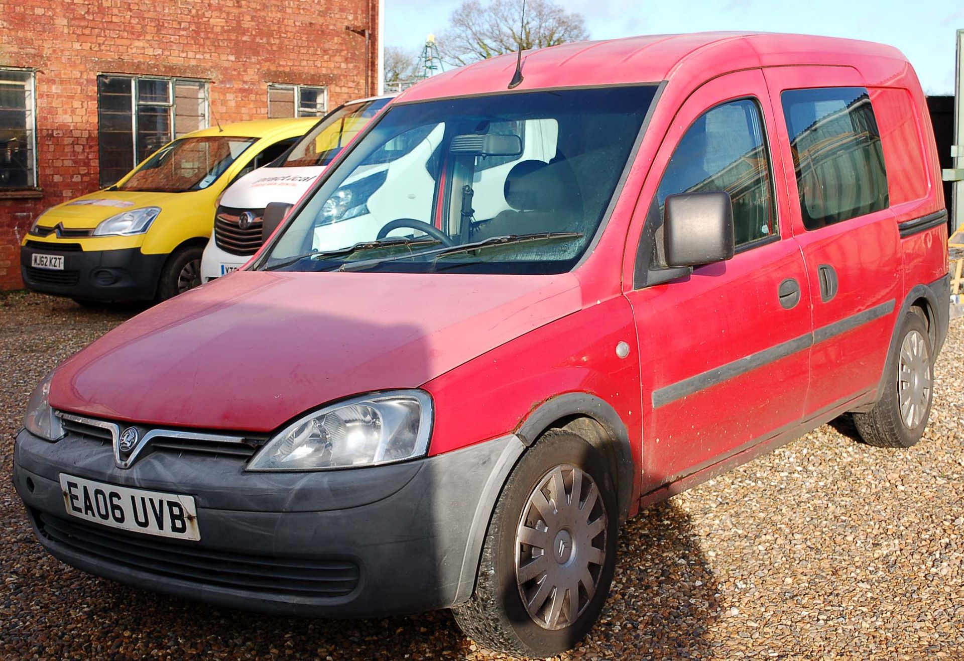 A VAUXHALL COMBO CREW 1900 1.4 CDTi Panel Van Registration Number: EA06 UVB. 5-Speed Manual Gearbox, - Image 2 of 8