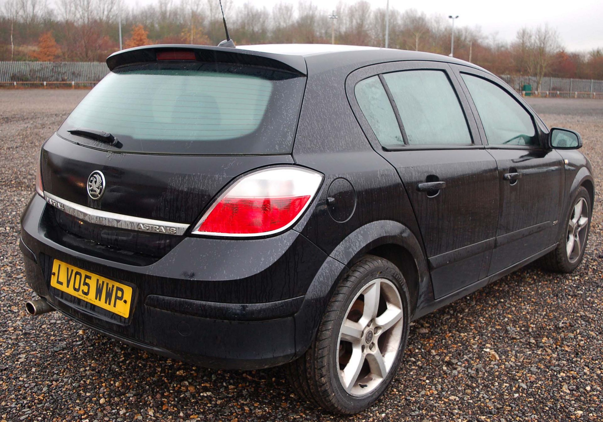 A VAUXHALL ASTRA 1.8 SRI 5-Door Hatchback Registration Number: LV05 WWP. 4-Speed Automatic - Image 5 of 8