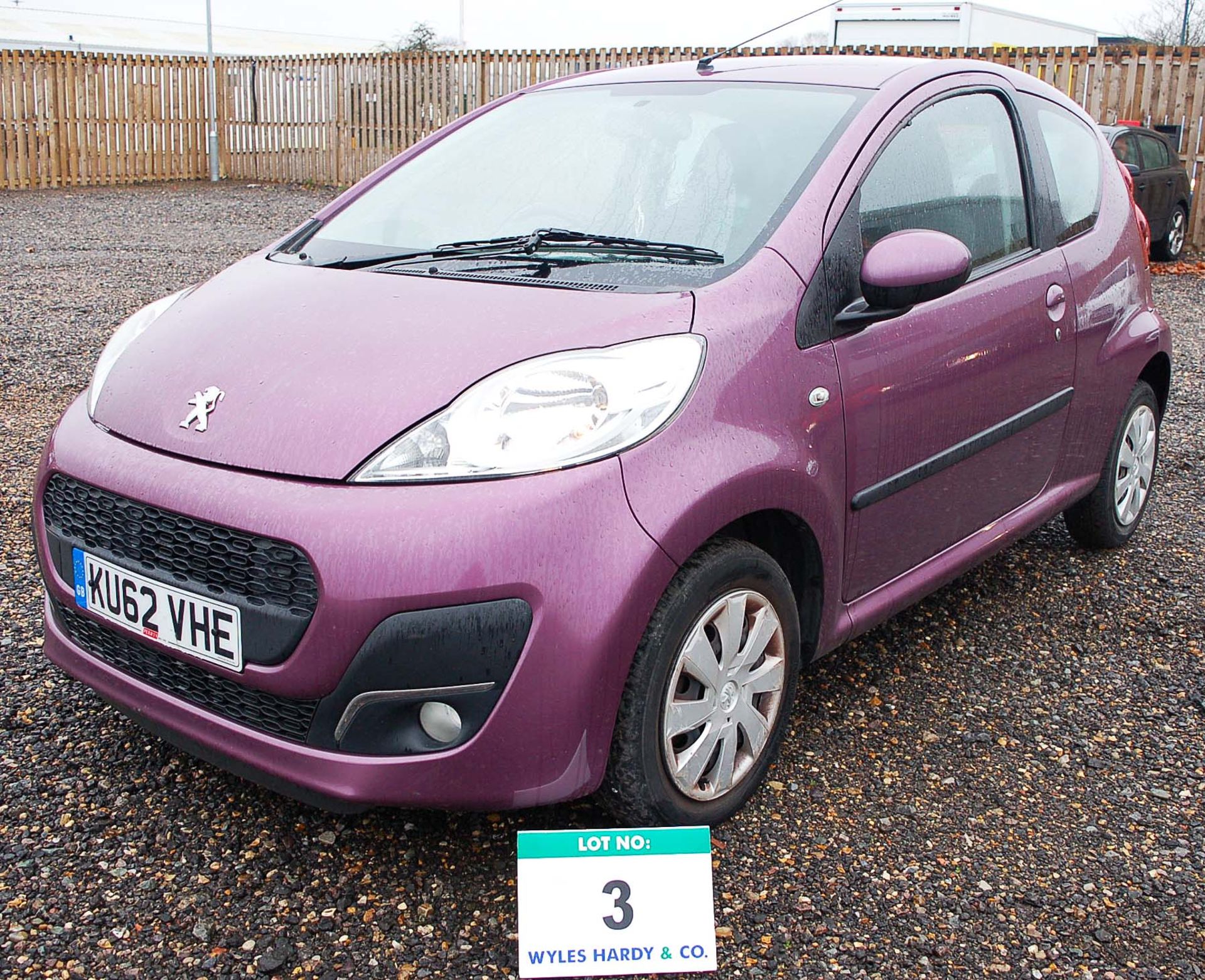 A PEUGOET 107 ACTIVE 1.0 3-Door Hatchback. Registration Number: KU62 VHE. 5 Speed Manual Gearbox, - Image 2 of 8