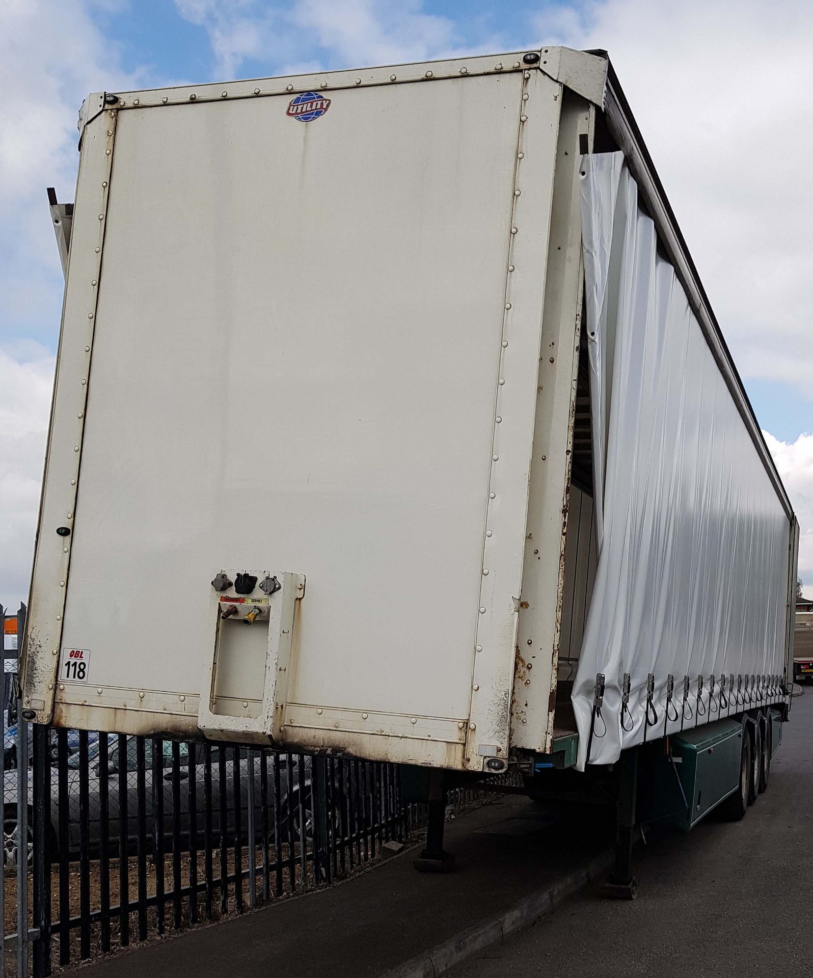 A UTILITY INTERNATIONAL LTD ZT3FCS 38500Kg Capacity 13.7M Tri-Axle Air Suspended Curtain Sided - Image 2 of 8