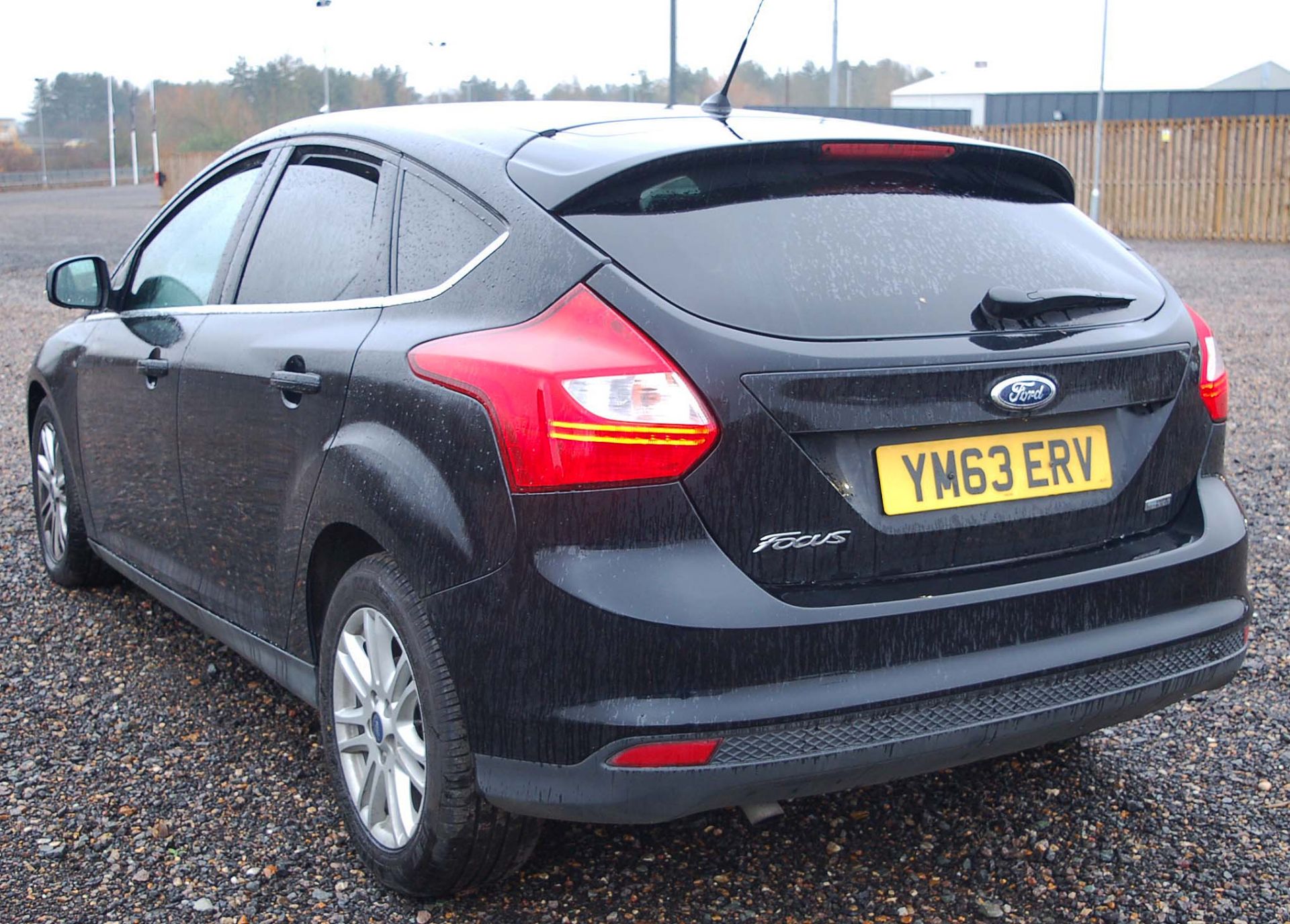 A FORD FOCUS 1.6 Titanium TDCi 5-Door Hatchback Registration Number: YM63 ERV. 6-Speed Manual - Image 7 of 9