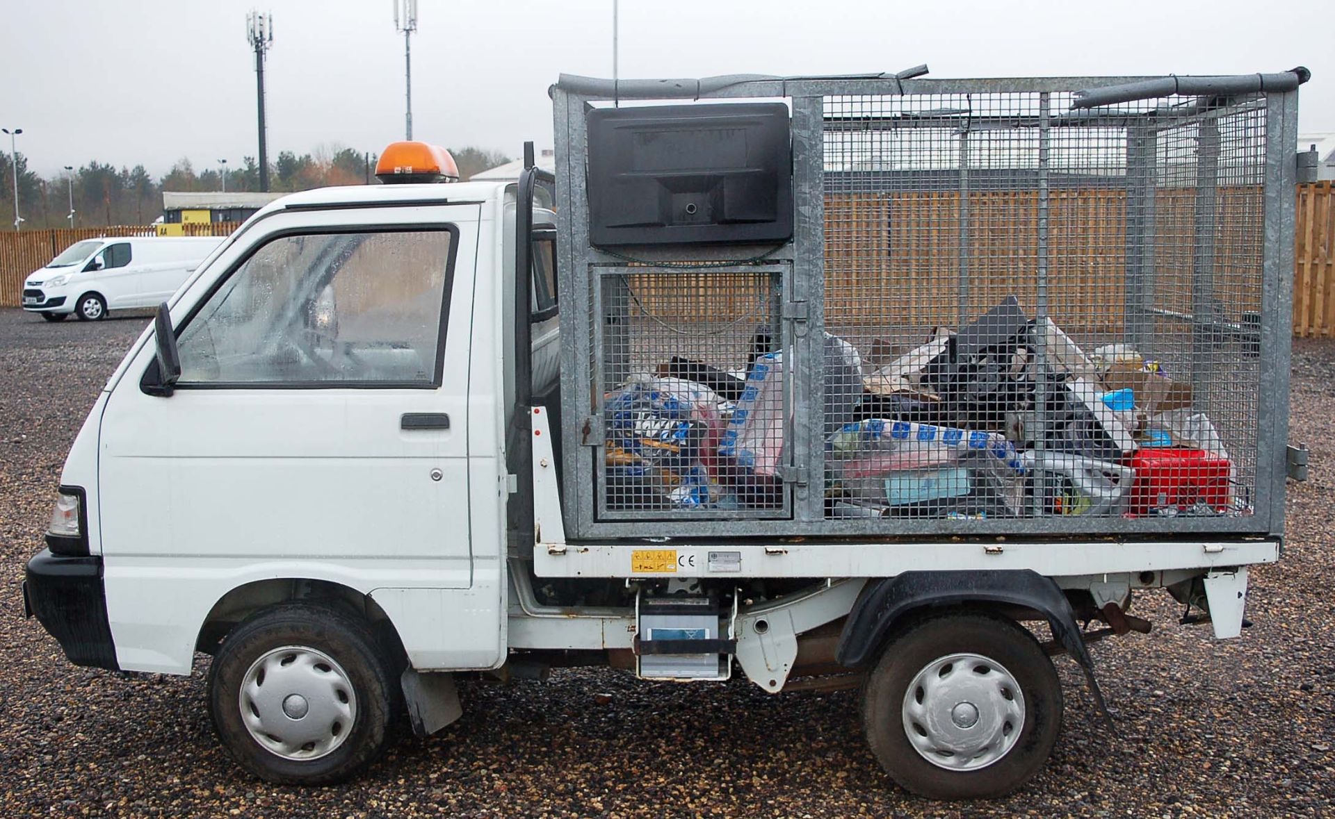 A PIAGGIO PORTER 1.3 Petrol 4WD Cage Bodied Tipper Truck. Registration Number: VX08 TYS. 5-Speed - Image 3 of 7