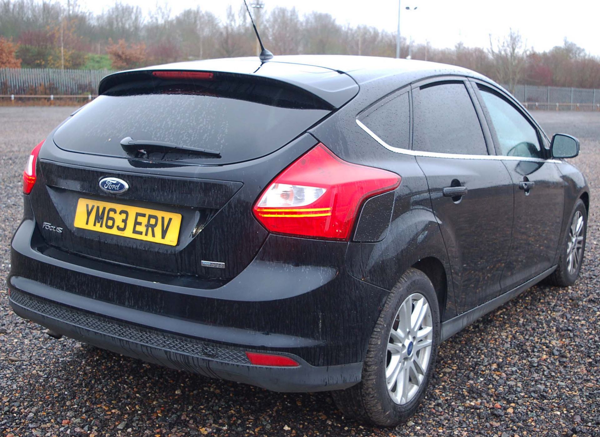 A FORD FOCUS 1.6 Titanium TDCi 5-Door Hatchback Registration Number: YM63 ERV. 6-Speed Manual - Image 6 of 9