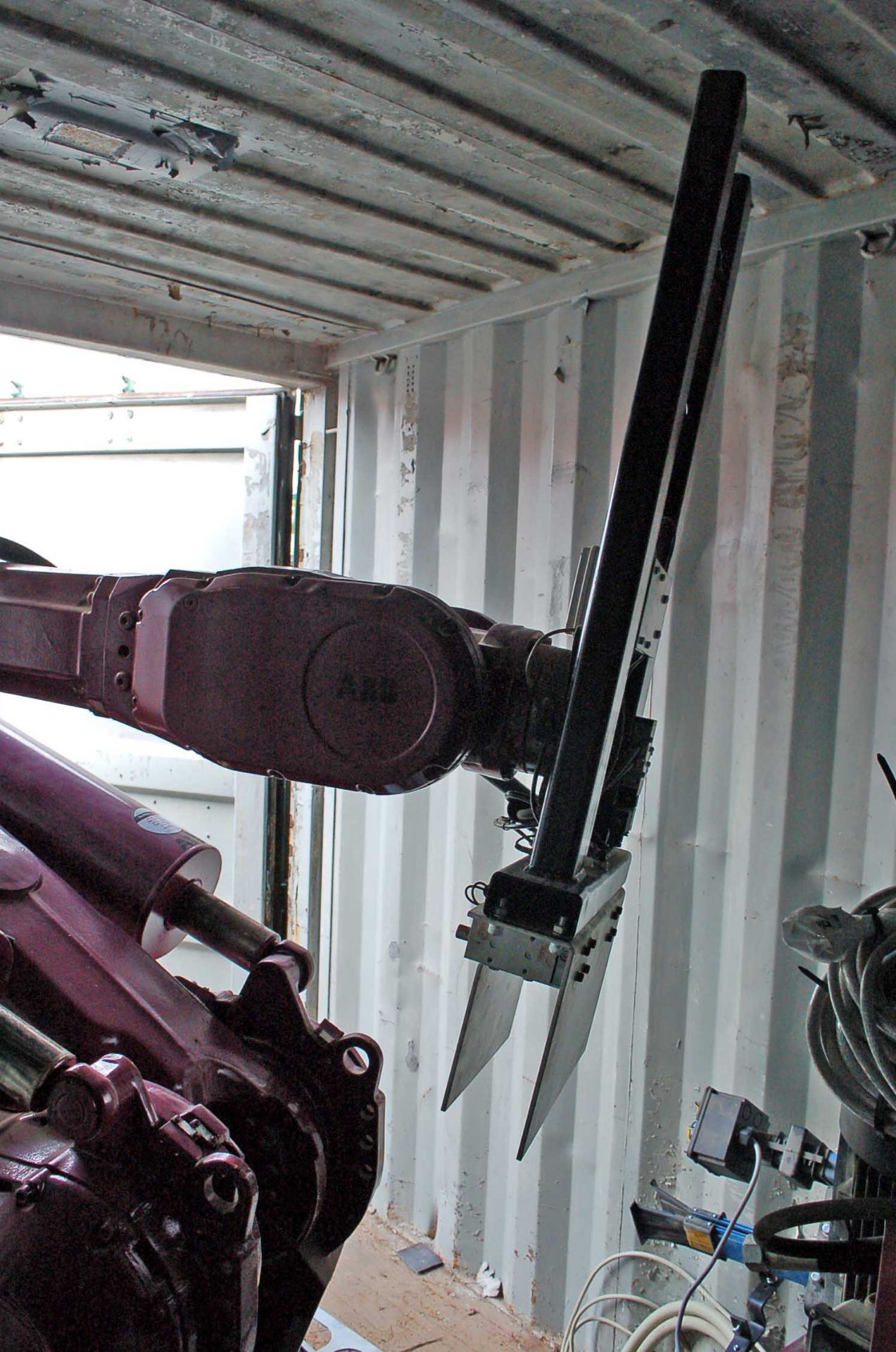 An ABB IRB 6400 R Industrial Robot. Approximately 2.8 Meter Reach Believed to Have 150Kg Payload - Image 5 of 6