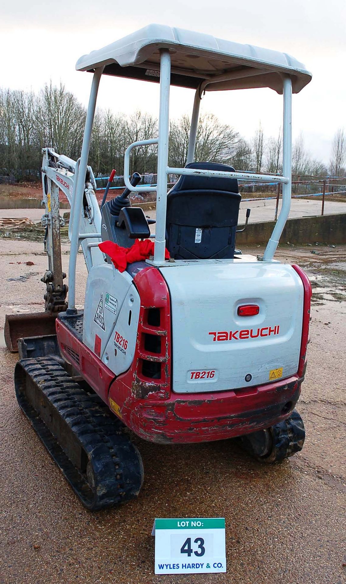 A TAKEUCHI TB216 1.5 Tonne Compact 360 Degree Slew Tracked Excavator Serial Number: 216003214 (2015) - Image 3 of 5