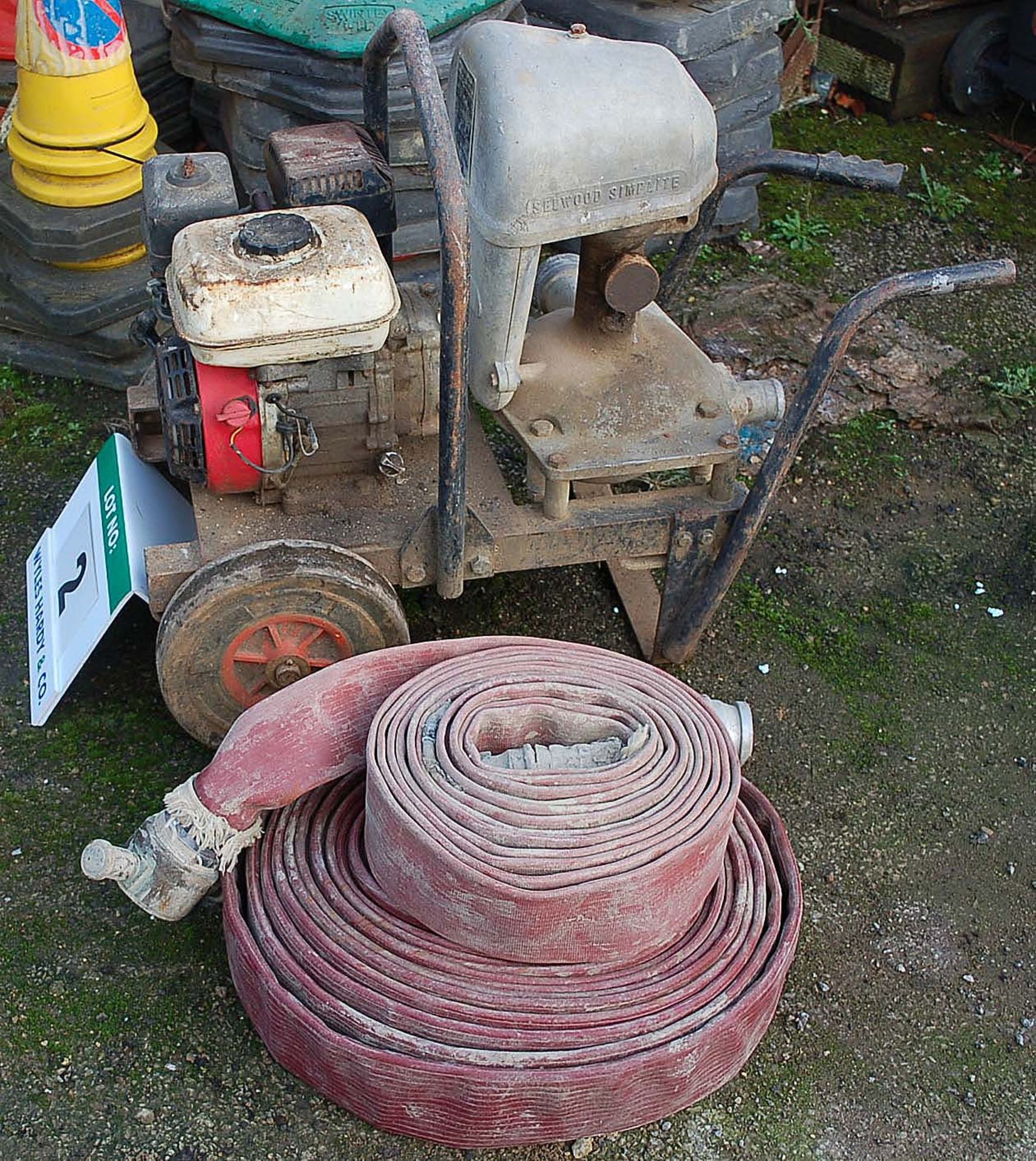 A SELWOOD SIMPLITE Portable Petrol Powered Water Pump Serial Number: 80734F with 2 Hoses - as - Image 2 of 3