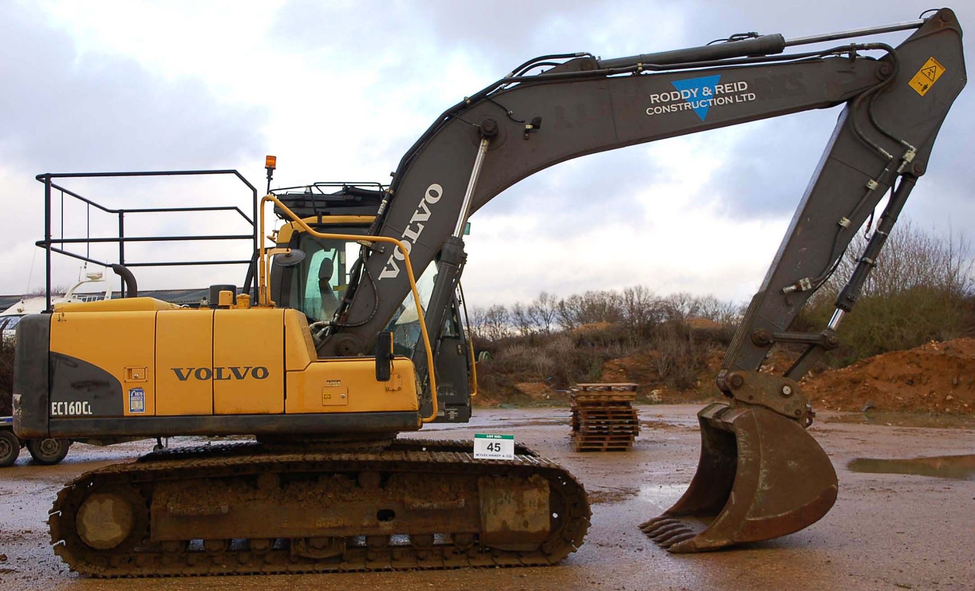 A VOLVO FEC160CL 16 Tonne 360 Degree Slew Tracked Excavator Serial Number: 120710 (2010) with Fitted - Image 2 of 8