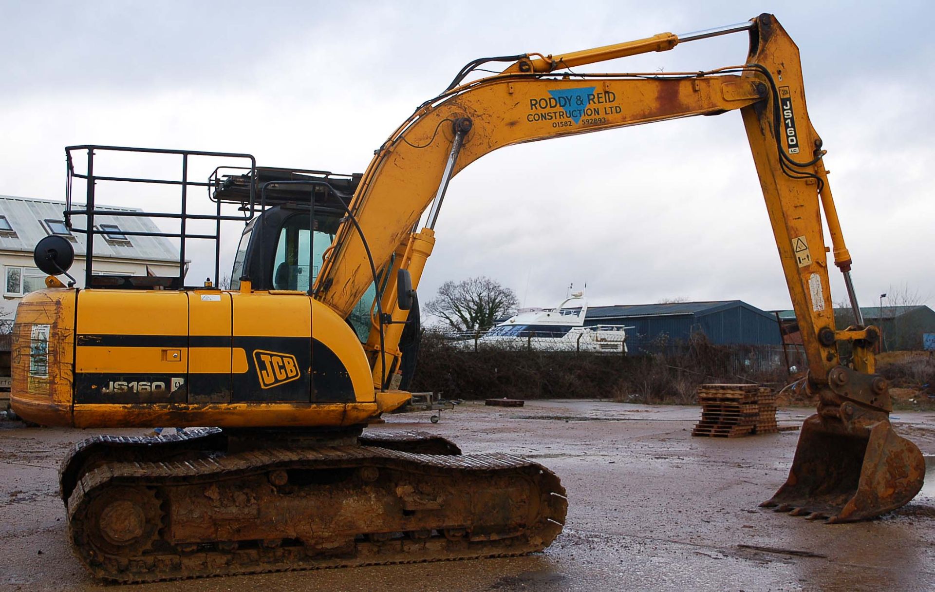 A JCB JS160 LC 16 Tonne 360 Degree Slew Tracked Excavator Serial Number: SLPJ516C6E1059439 (2006) - Image 3 of 9