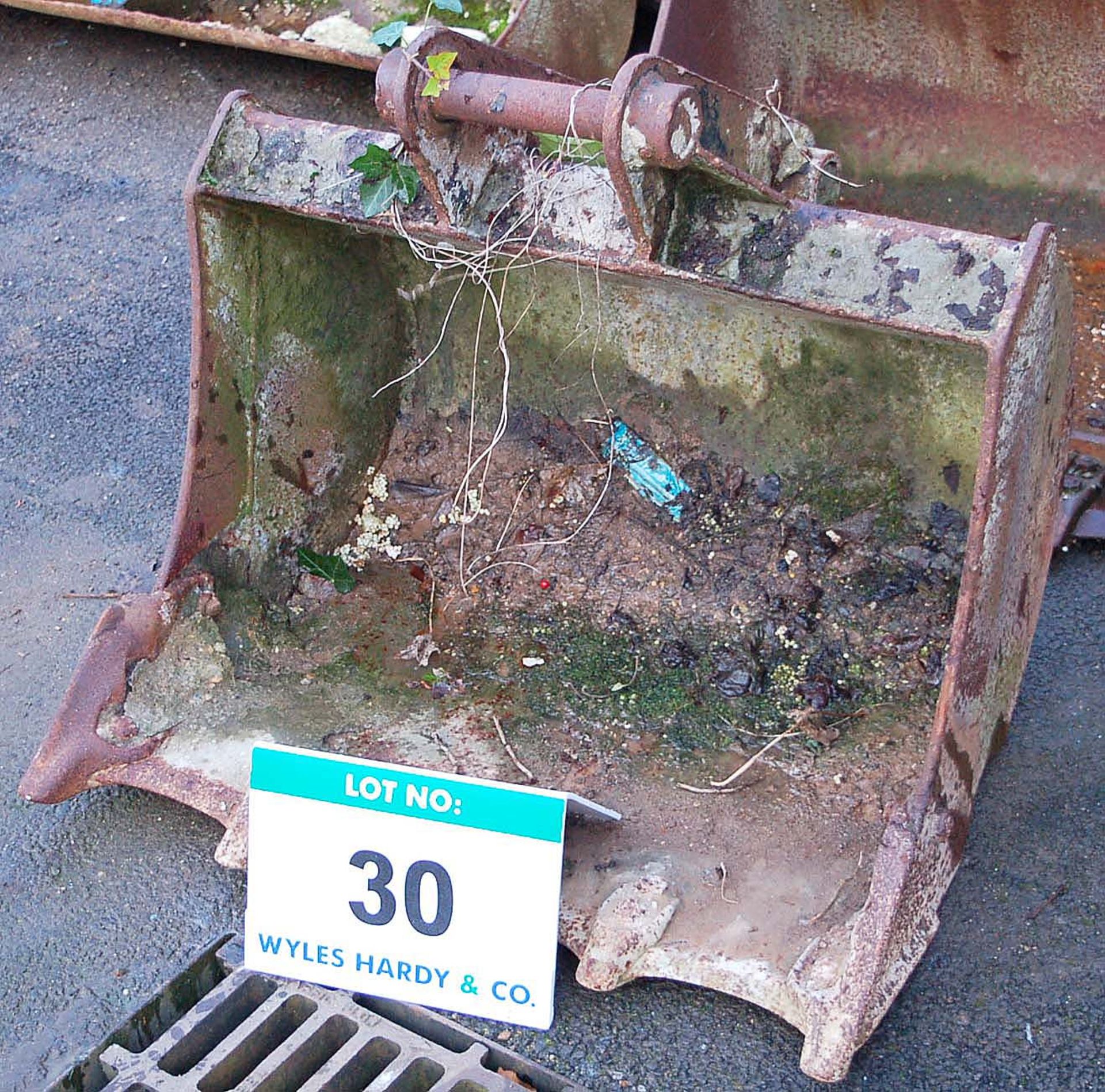 An 850MM Digging Bucket on 45MM Pins