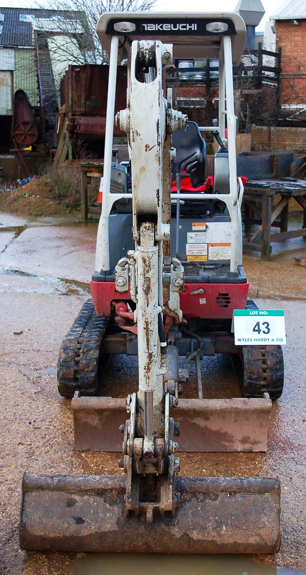 A TAKEUCHI TB216 1.5 Tonne Compact 360 Degree Slew Tracked Excavator Serial Number: 216003214 (2015) - Image 2 of 5