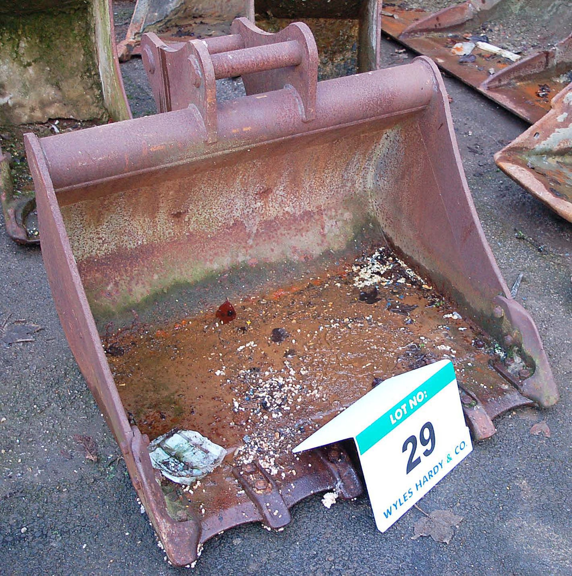 A 900MM Digging Bucket on 50MM Pins