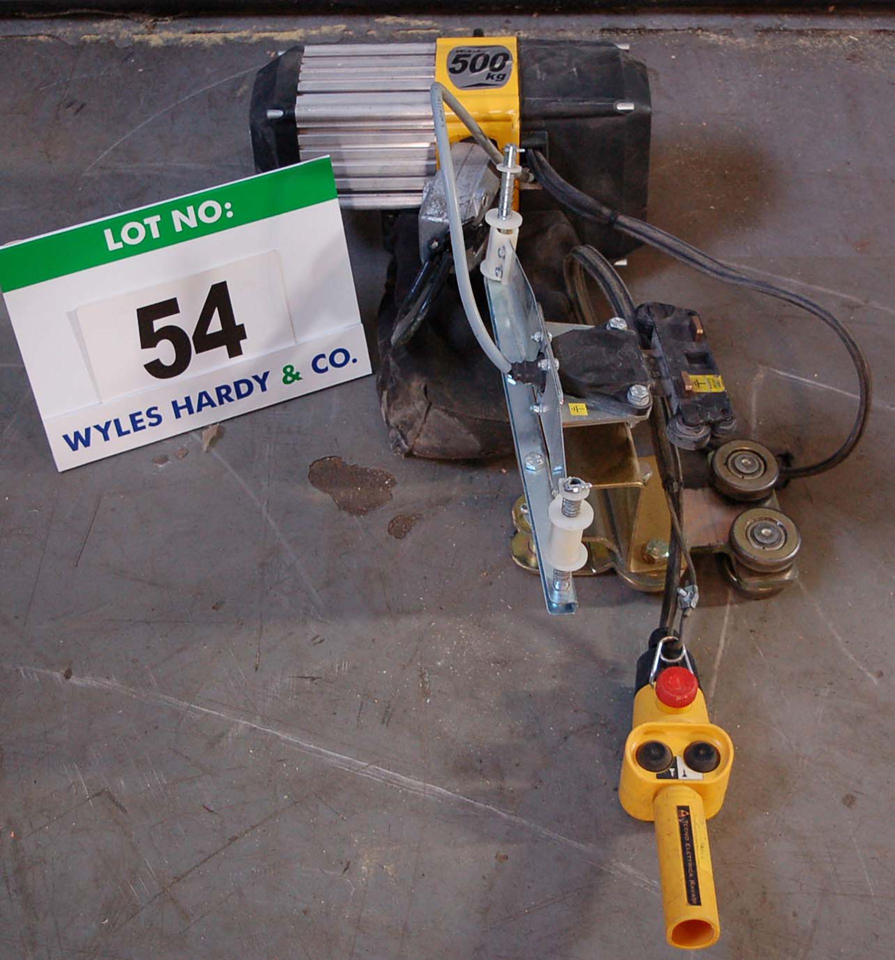 A YALE CPVF 2-8 500Kg capacity Electric Chain Hoist with Hand Held Umbilical Control and Overhead - Image 2 of 4