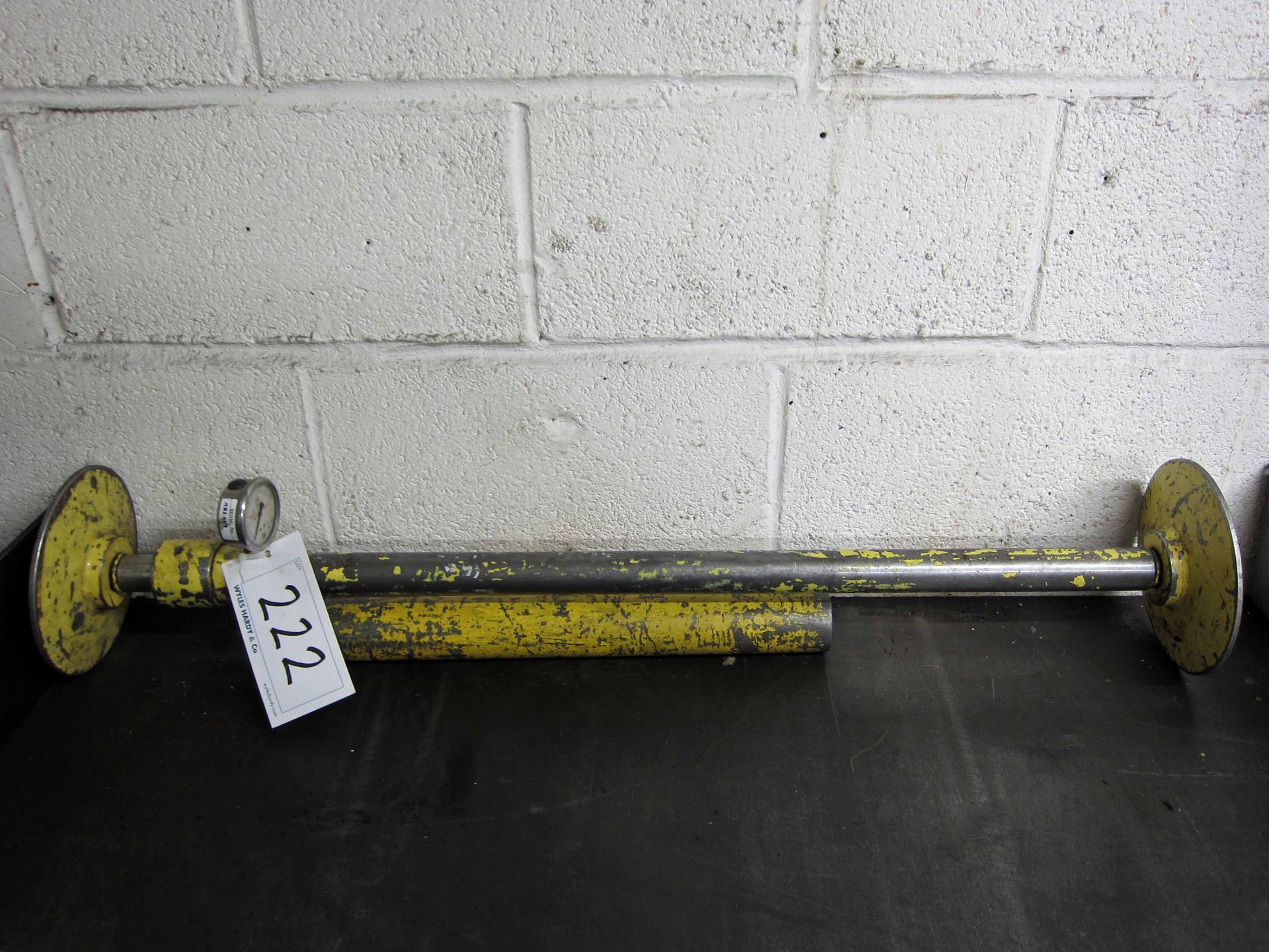 A RONCARI Pogo Stick Hydraulic Clamp Force Measuring Device with Analogue Dial and complete with