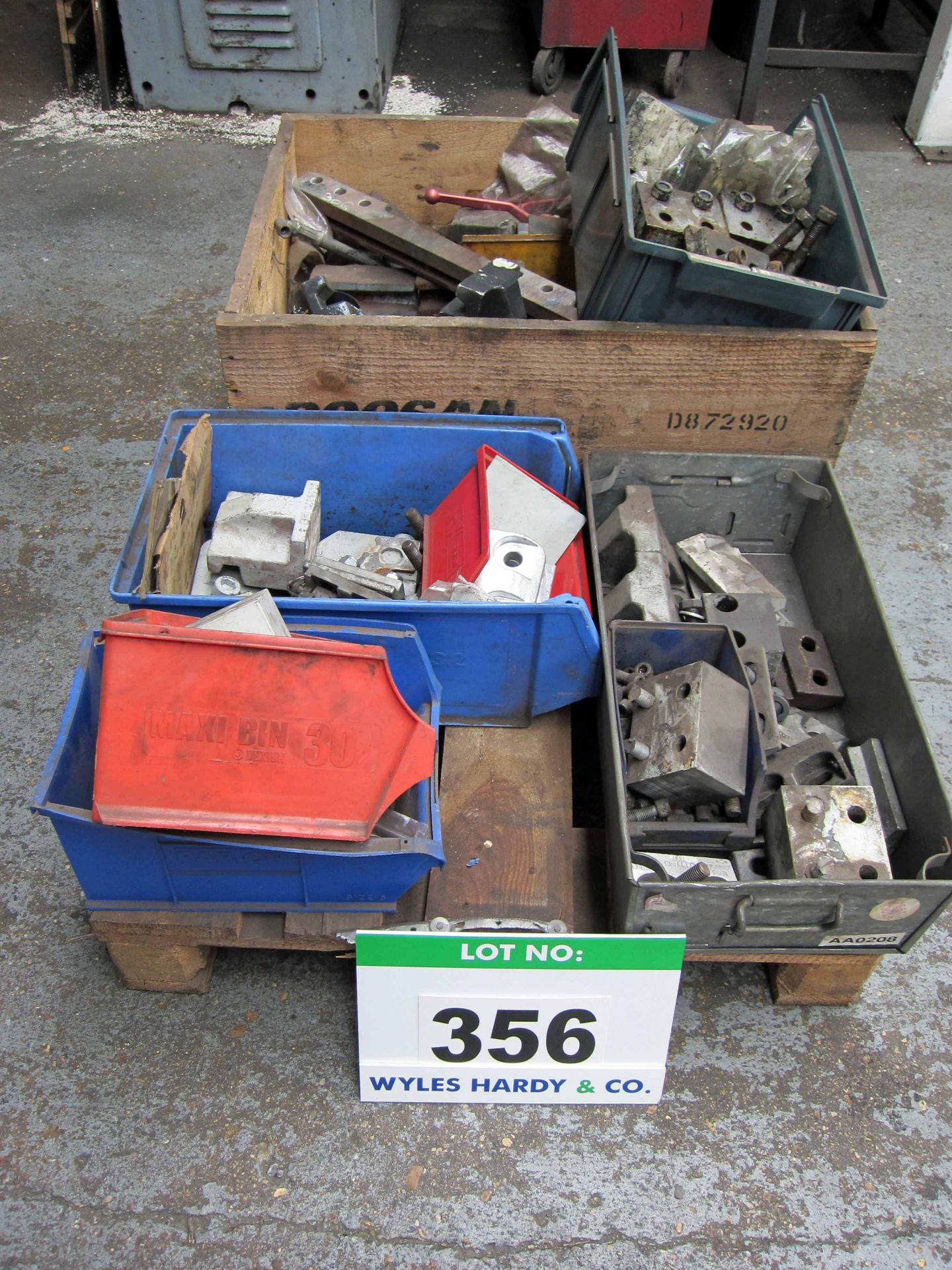 A Pallet of Assorted CASCADE Mounting Groups, Hooks and Blocks (As Lotted) - Image 3 of 3