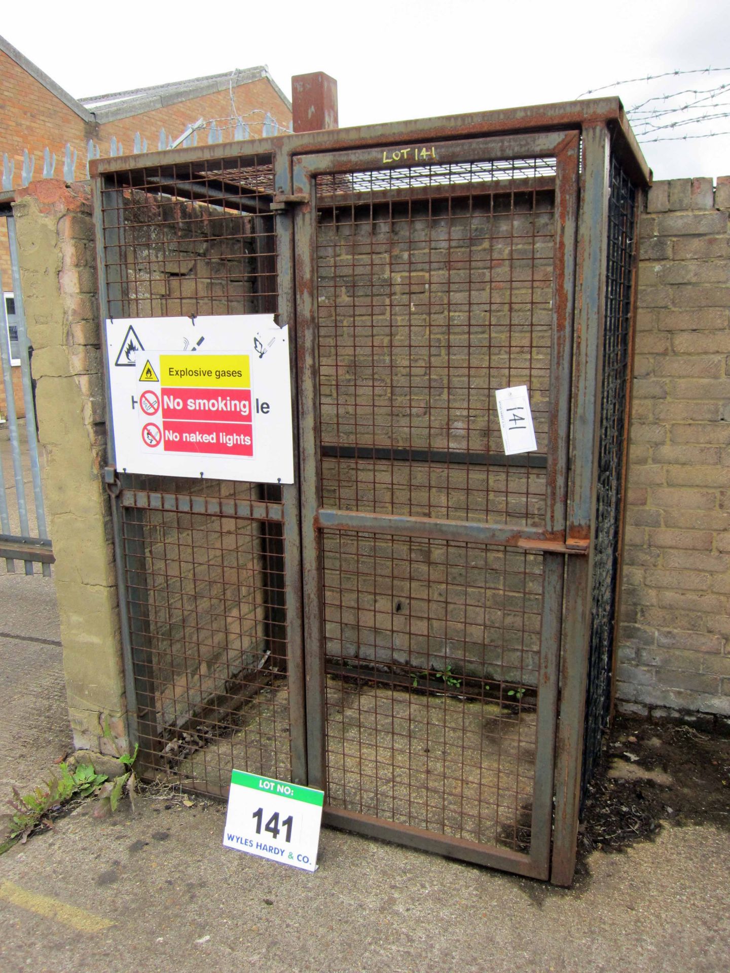 A 1420mm x 1000mm x 1920mm Lockable Gas 2-Sided Mesh Cage with Full Height Door (Excludes Padlock)