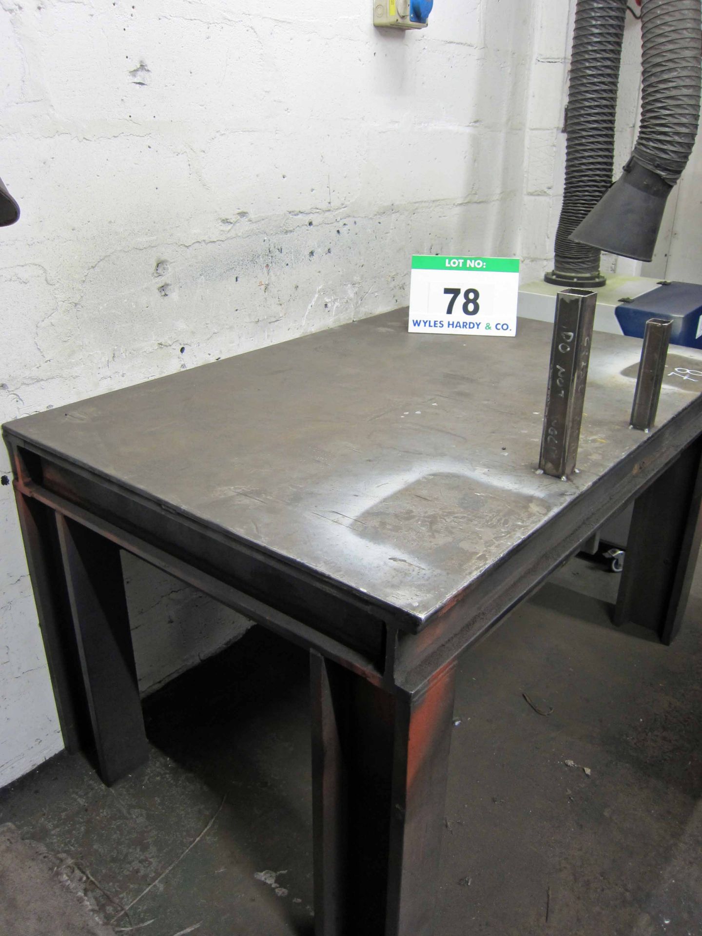 A 1500mm x 1010mm Heavy Steel Welding Bench - Image 2 of 2