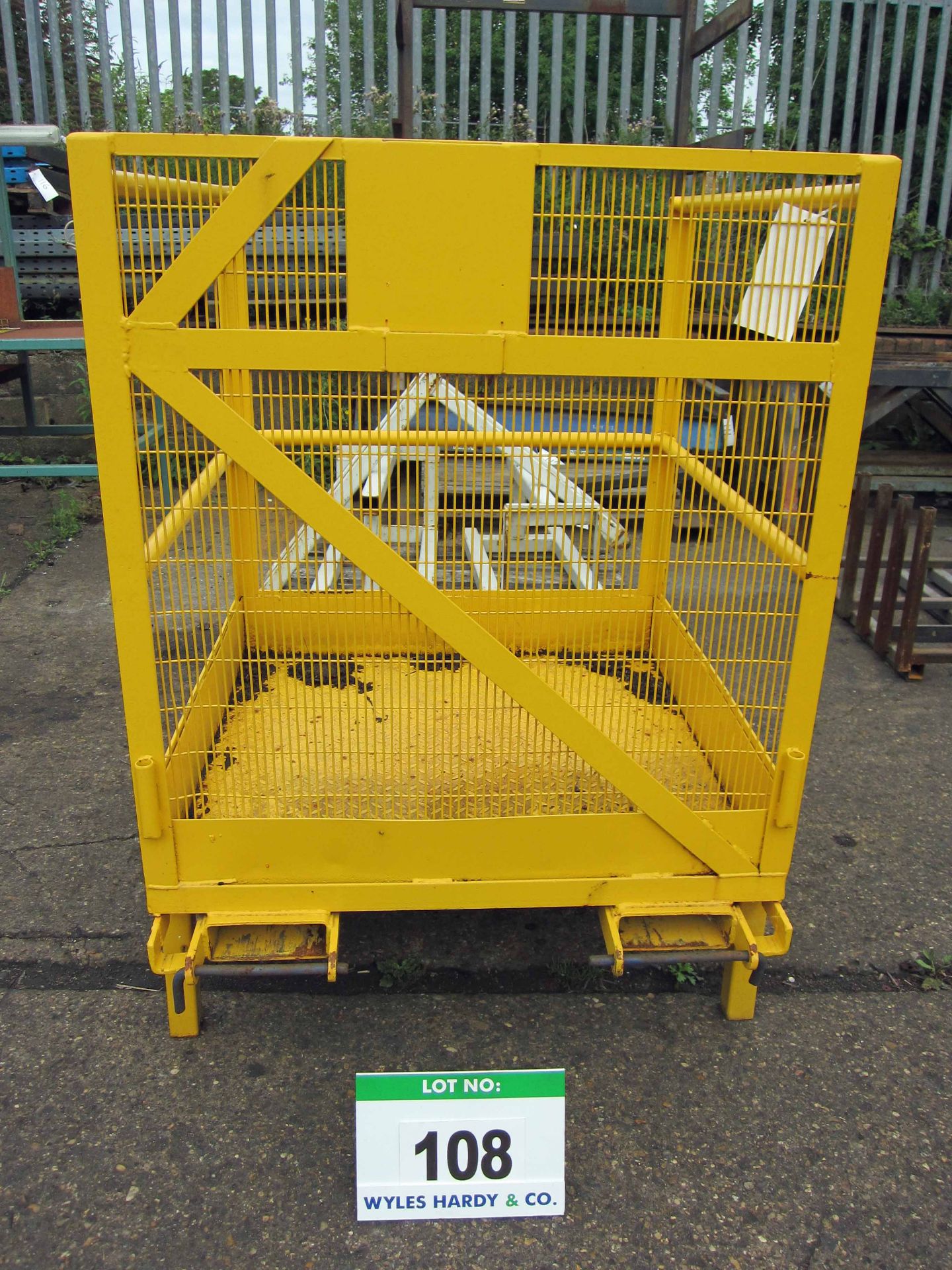 A 2-Man Low Height Work Platform with Fork Pockets, 1020mm x 1020mm - Image 2 of 2