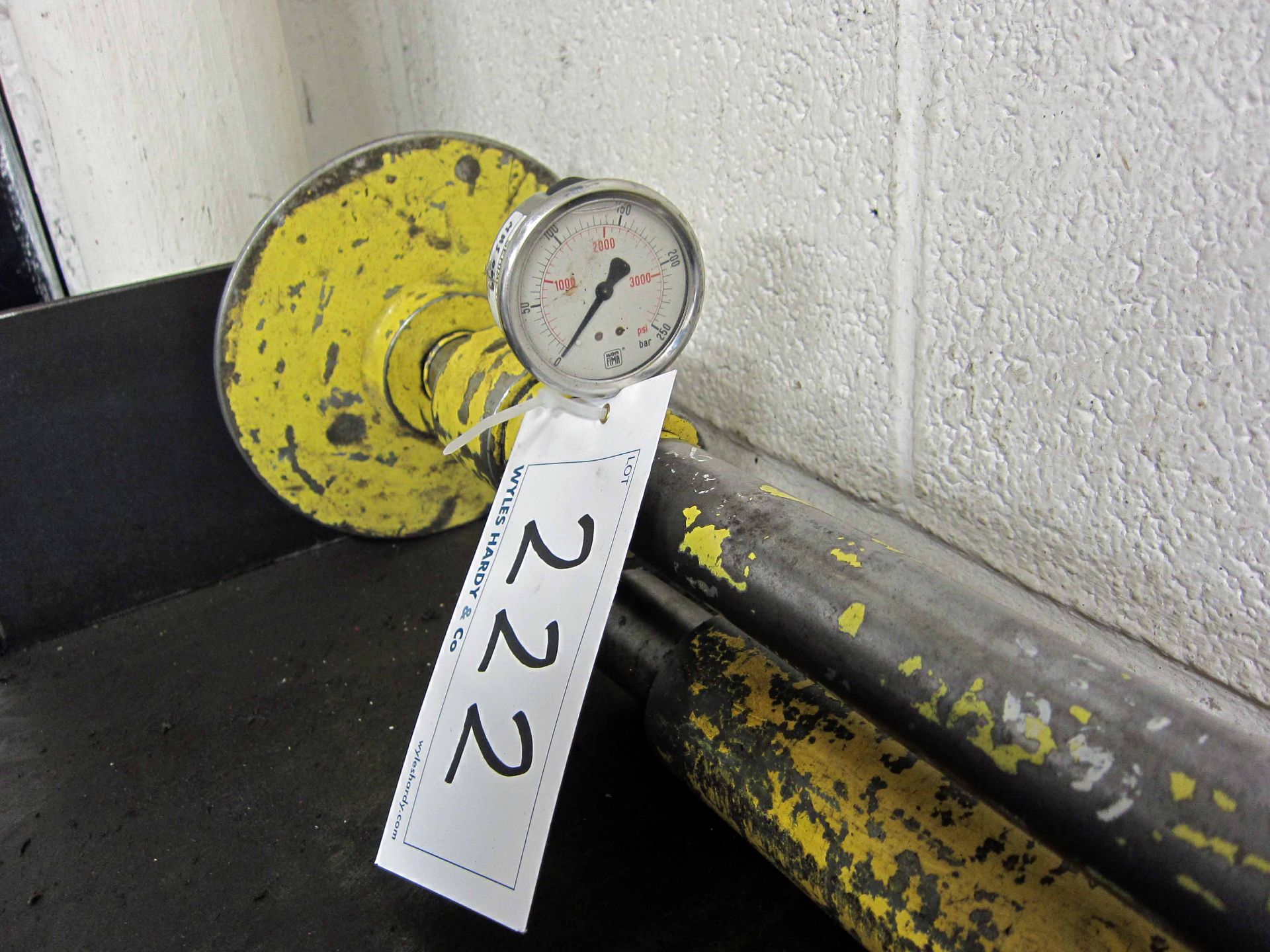 A RONCARI Pogo Stick Hydraulic Clamp Force Measuring Device with Analogue Dial and complete with - Image 3 of 4