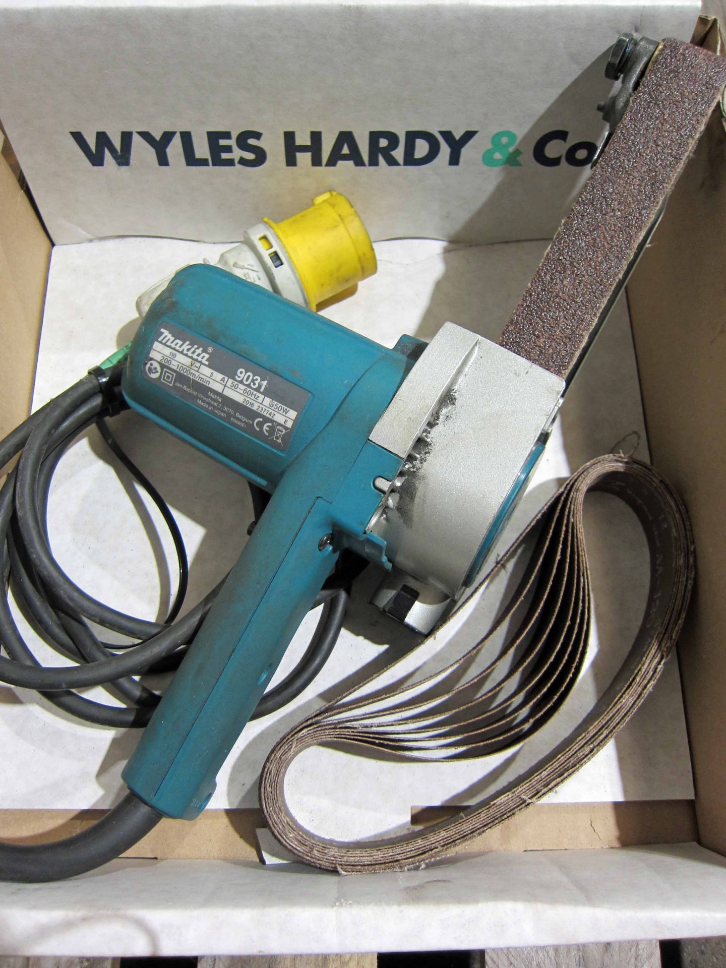 A MAKITA Model 9031 110V PowerFile, takes 30mm Belts, plus A Quantity of Belts - Image 2 of 2