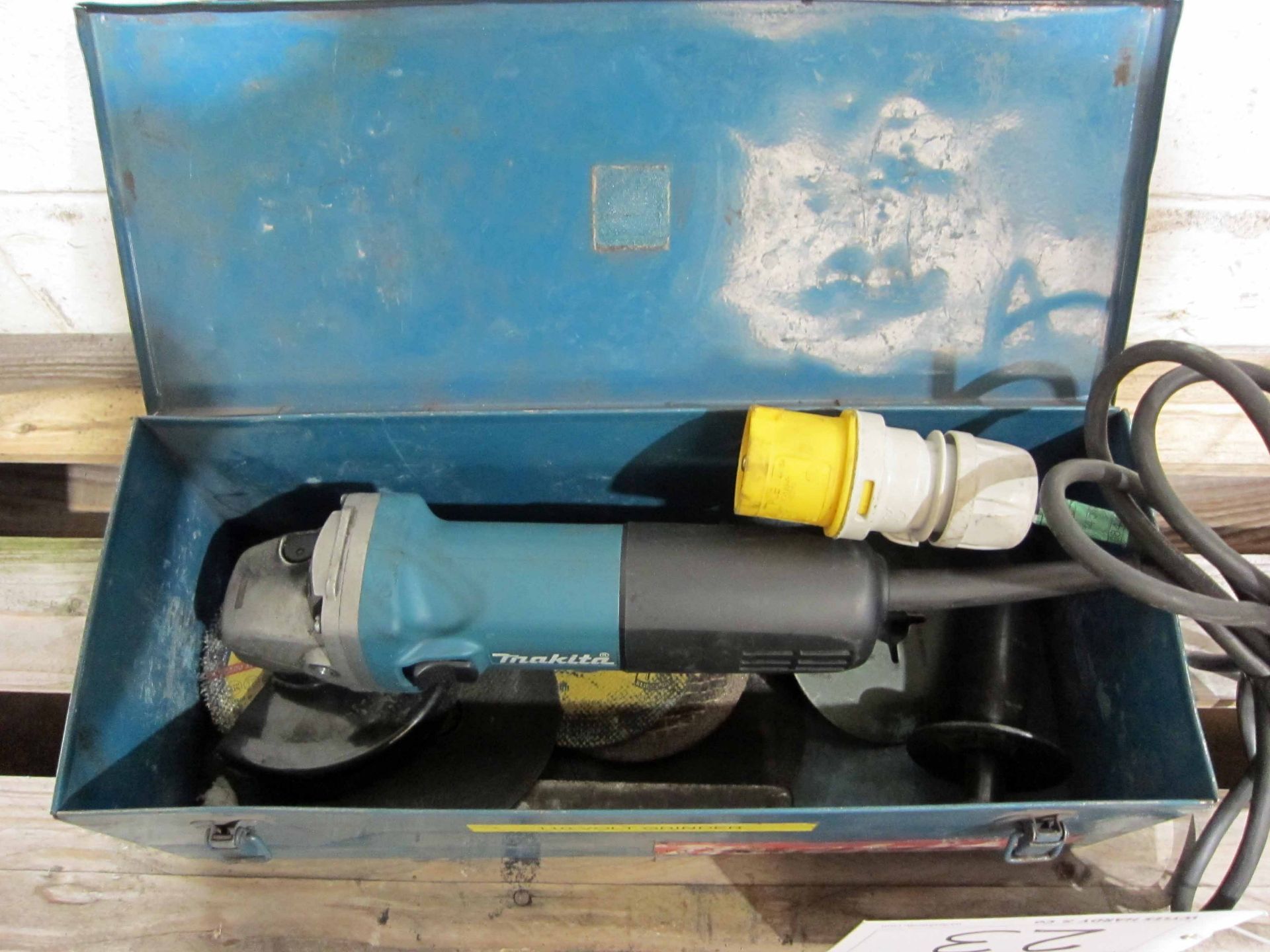 A MAKITA Model 9557NBR 115mm 110V Angle Grinder in Steel Case - Image 2 of 2