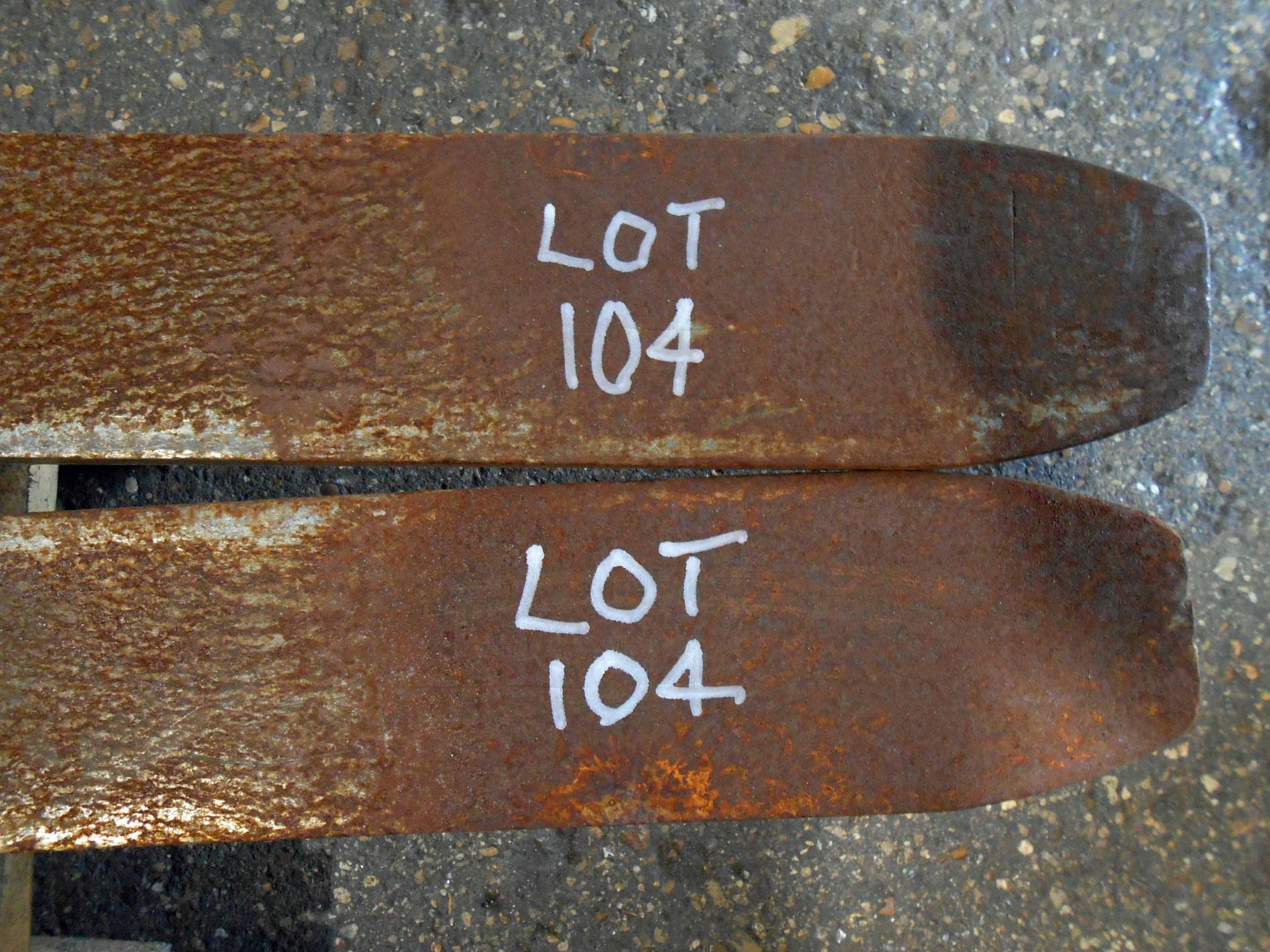 A Pair of MSI Class 2A Forks, Size 100mm x 40mm, Fork Length 1500mm (5 per cent worn) - Image 3 of 4