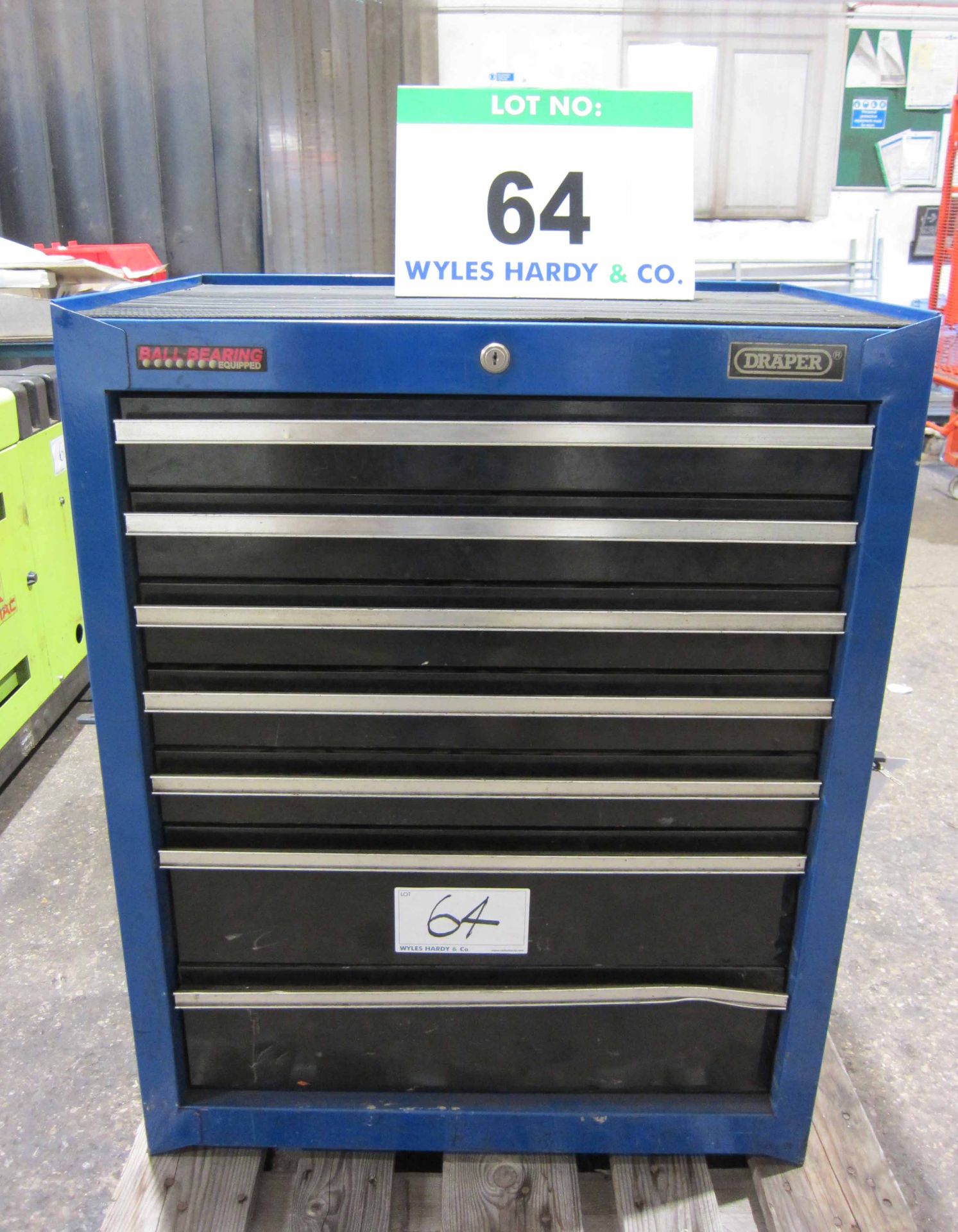 A DRAPER 680mm x 460mm x 860mm 7-Drawer Tool Chest, Lockable Keys present (Note: some damage to