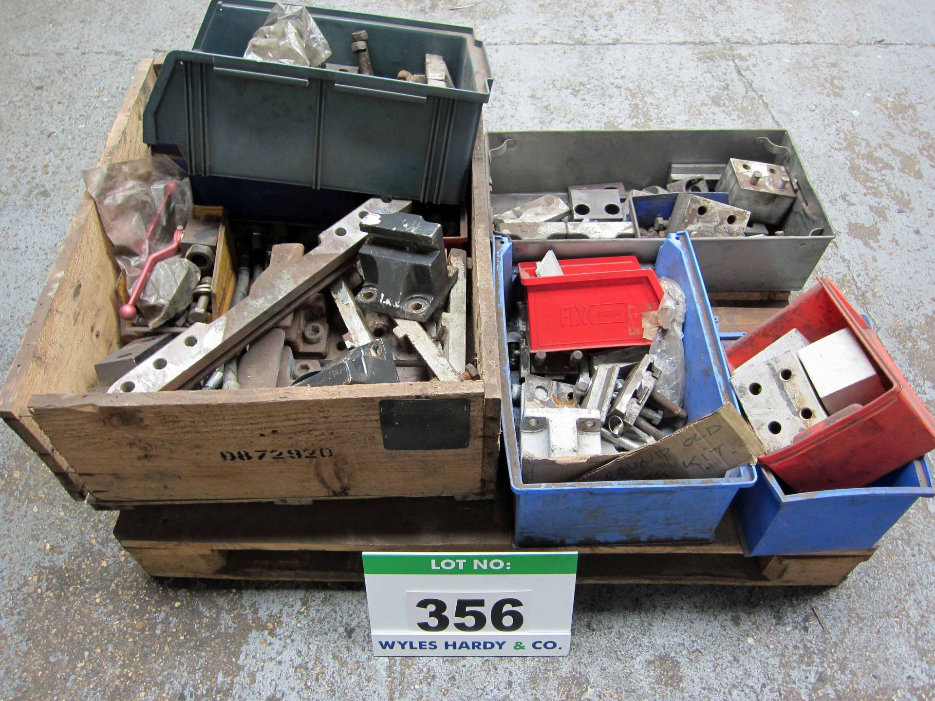 A Pallet of Assorted CASCADE Mounting Groups, Hooks and Blocks (As Lotted) - Image 2 of 3
