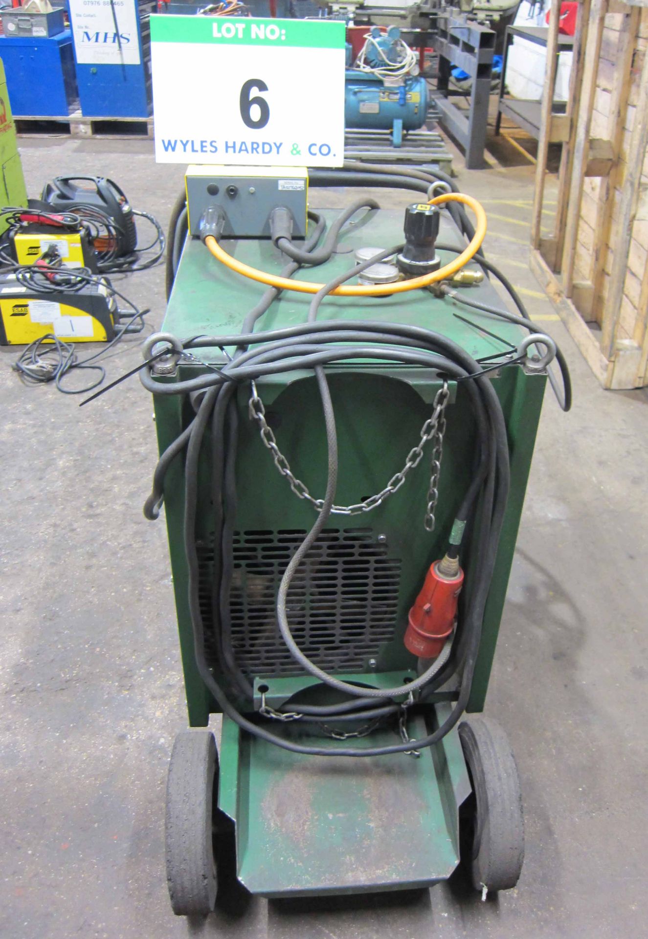 A MIGTRONIC Model Dyna Mig 335 Mig Welder (KDO335) complete with QUALITRONICS Voltage and Amp and - Bild 4 aus 7