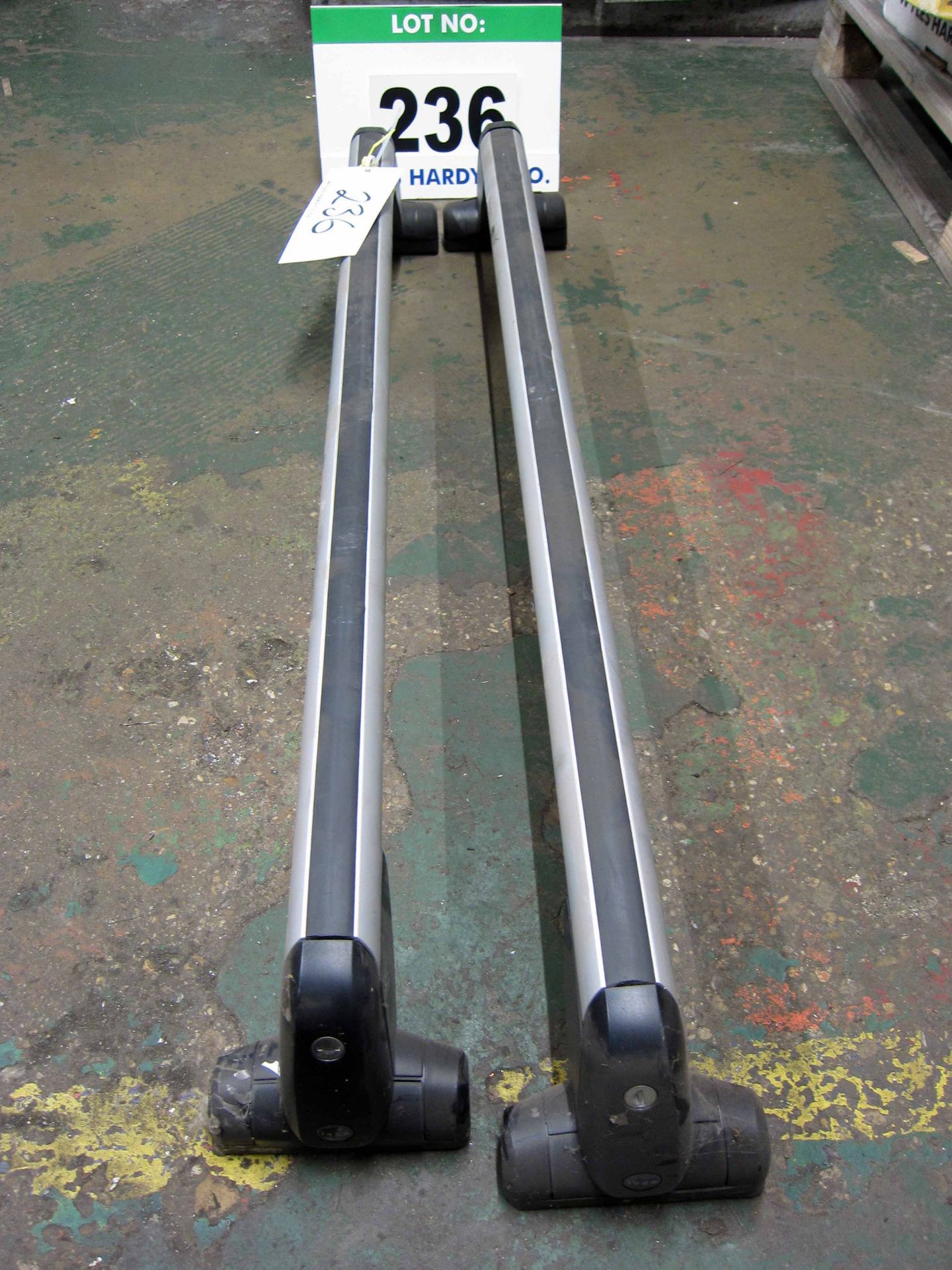 A Pair of VOLKSWAGEN Roof Bars to fit Caddy from 2004 - Caddy Max from 2007, 100Kg Max. capacity - Image 2 of 3