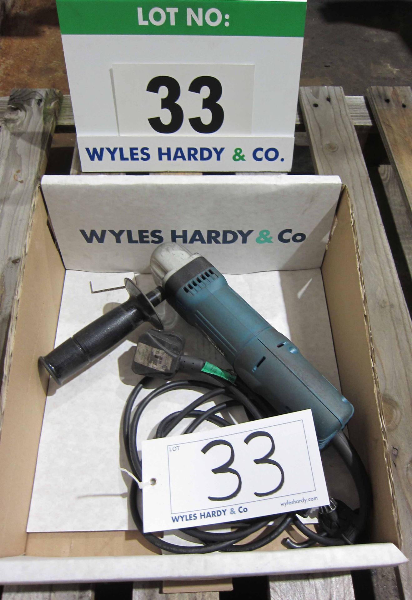 A MAKITA Model DA3010 240V 90 Degree Drill, Max. 10mm dia.