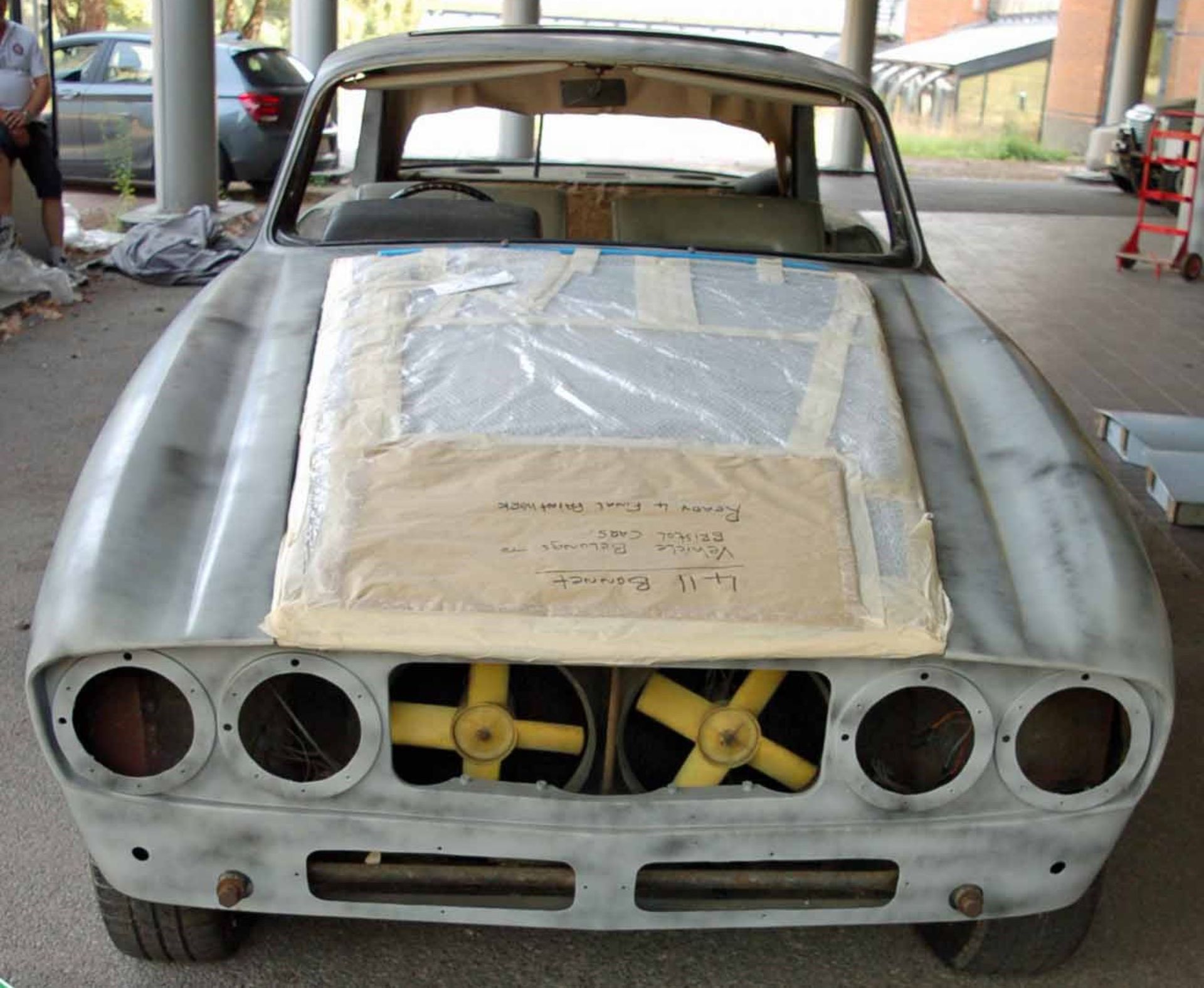 A Bristol 411 Series 4 Saloon, Chassis Number 411-7739503. This car has been prepared by Bristol - Image 2 of 20