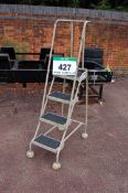 A KEY INDUSTRIAL EQUIPMENT Mobile 4-Tread Staircase