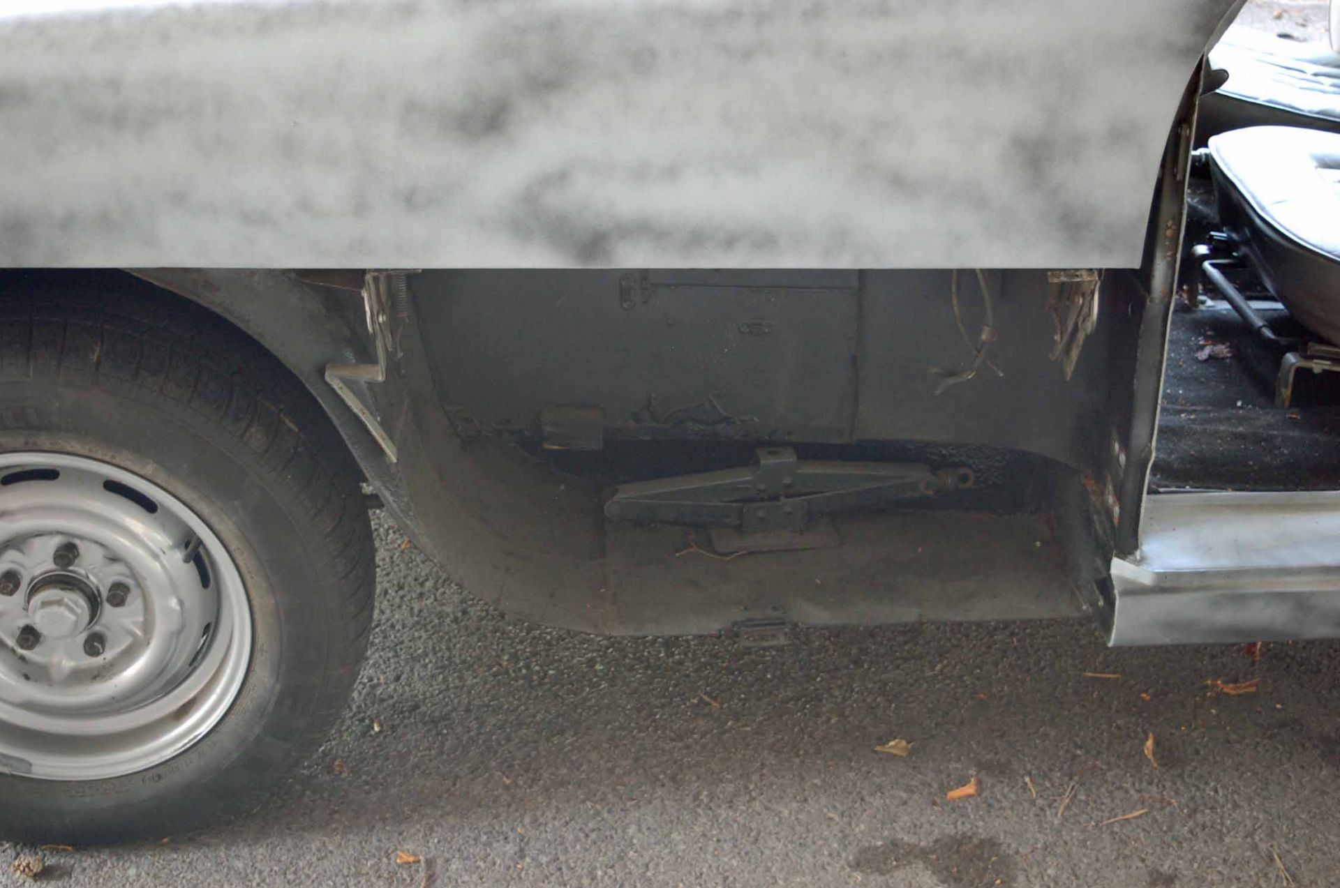 A Bristol 411 Series 4 Saloon, Chassis Number 411-7739503. This car has been prepared by Bristol - Image 10 of 20