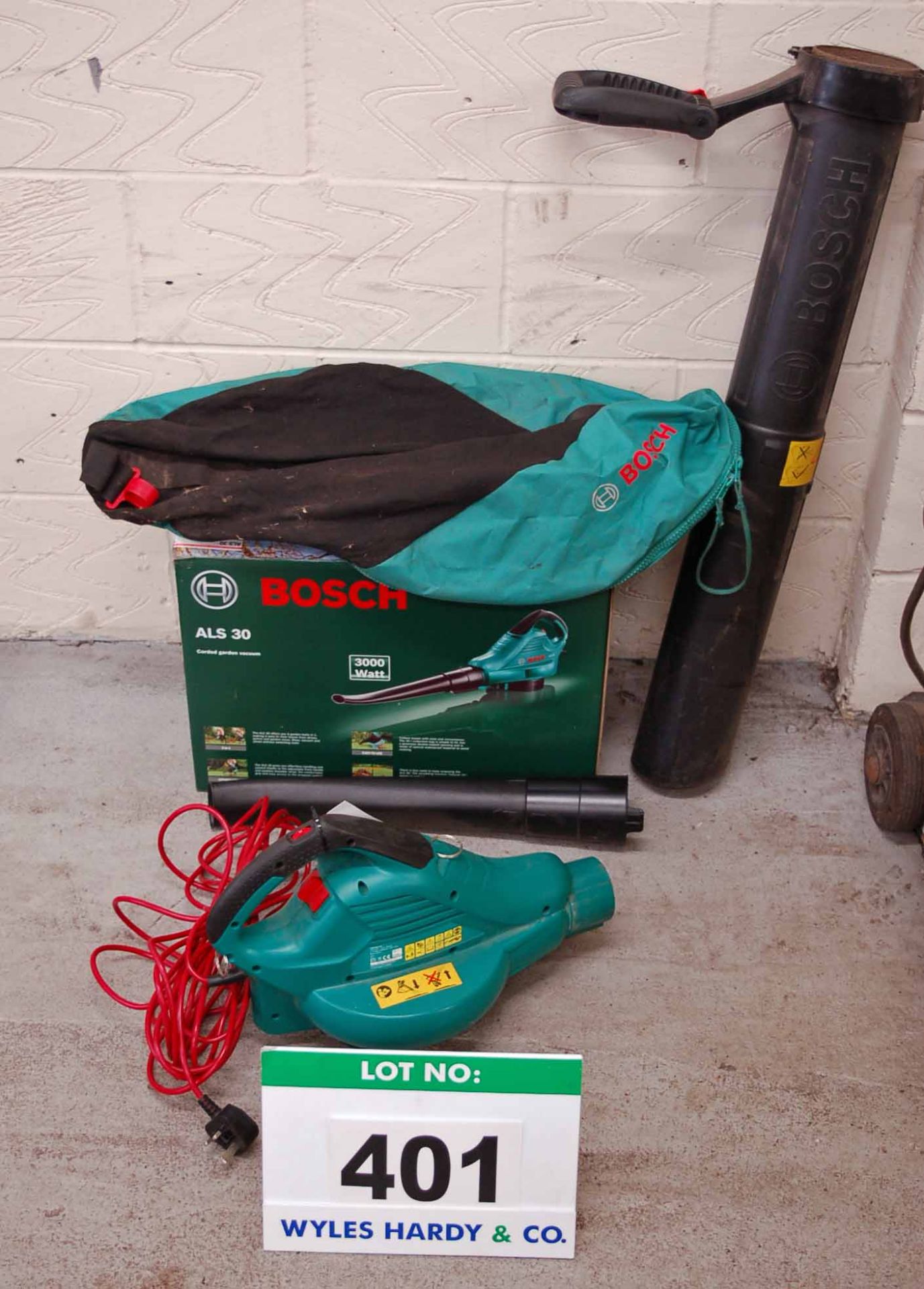 A Used BOSCH AL5 30 240V AC Hand Held Electric Corded Garden Vacuum with Blower Option and