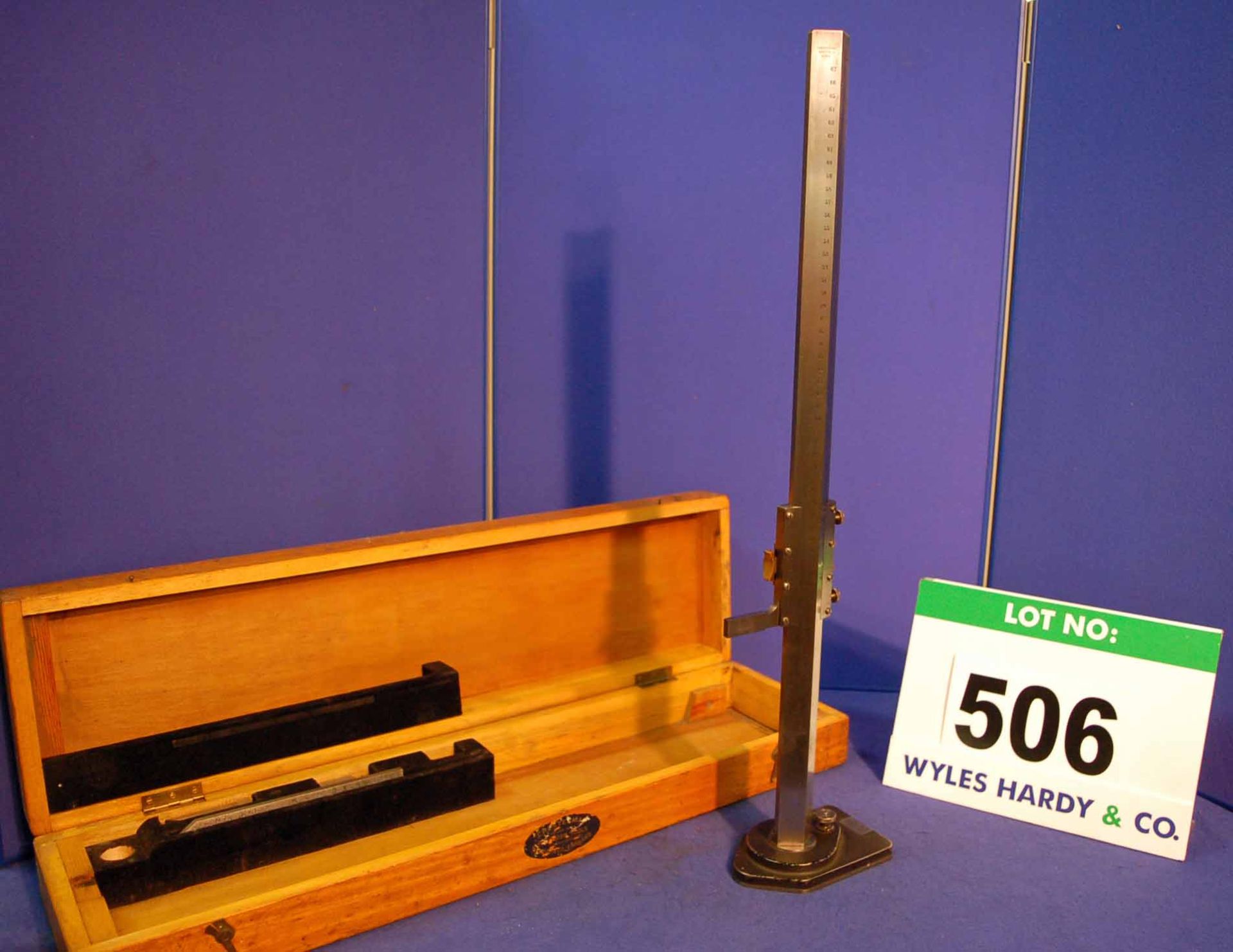 A CHESTERMAN 0-24 inch (0-61cm) Height Gauge in Wooden Case