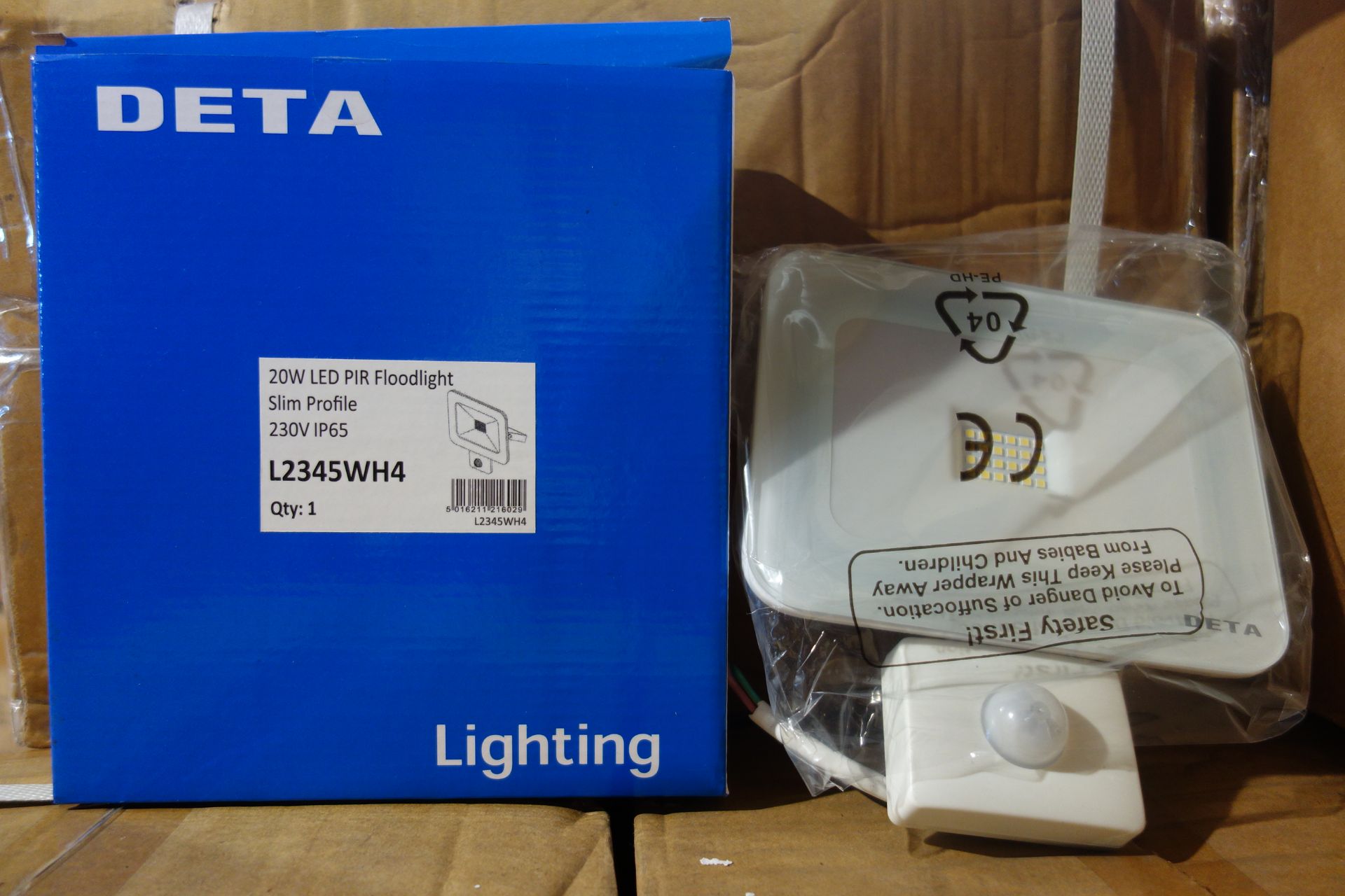 12 X Deta L2345WH4 20W LED Floodlight C/W Pir Slim Profile 230V IP65