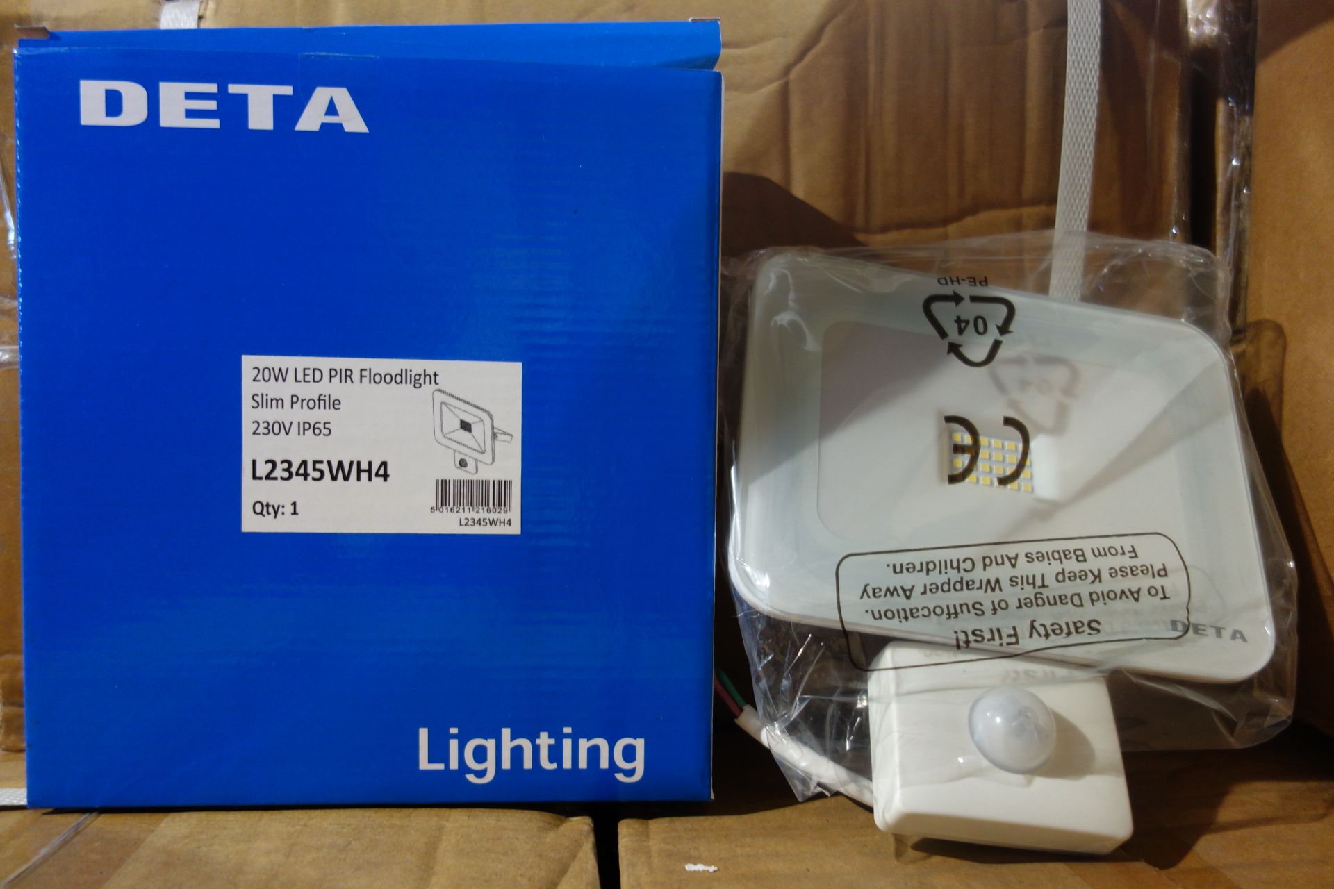 12 X Deta L2345WH4 20W LED Floodlight C/W Pir Slim Profile 230V IP65