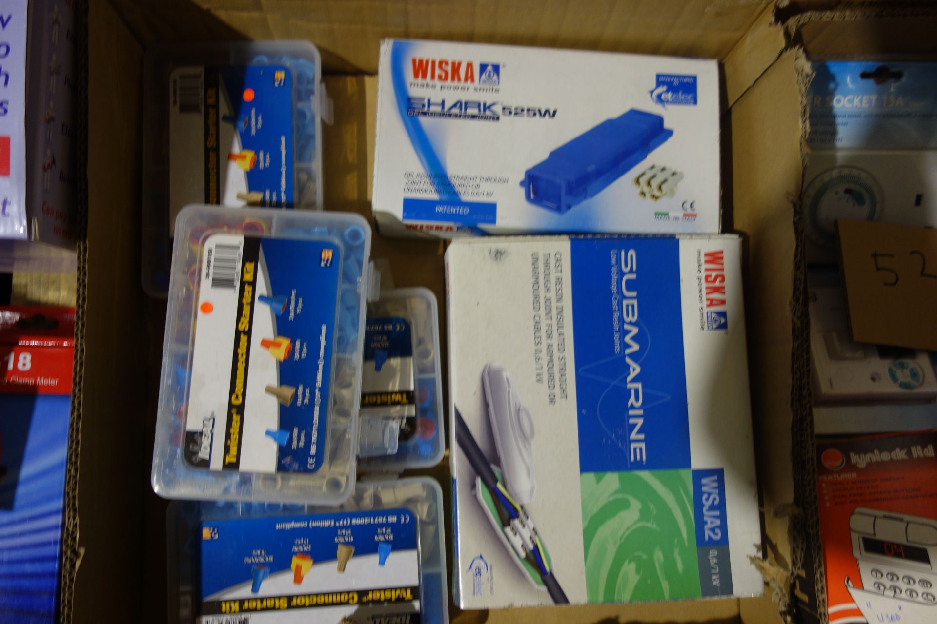 1 X Box Of Mixed Electrical Fittings INC: 4 Boxes Of Twister Connectors Mixed Sizes + 2 X Gel