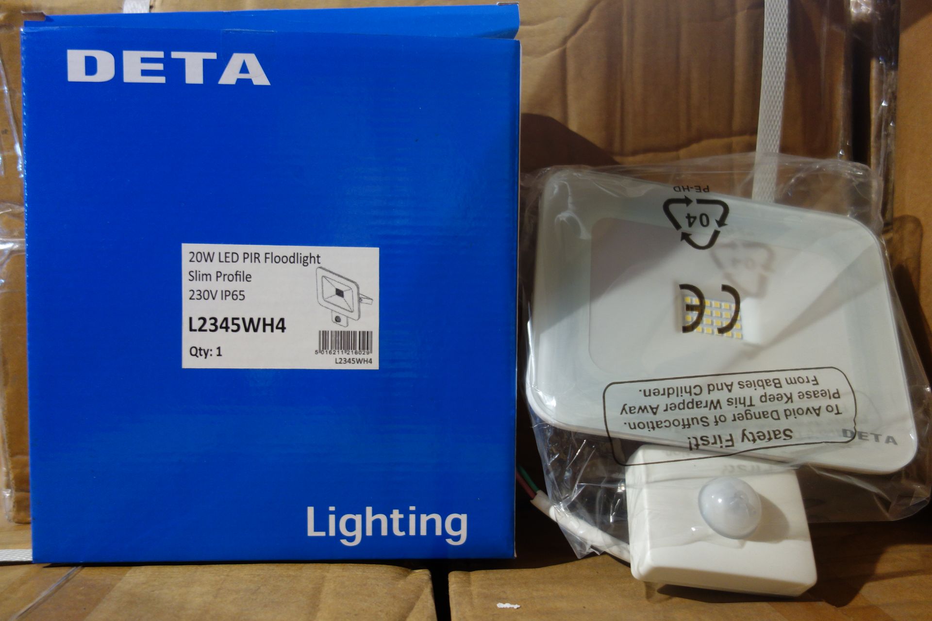 12 X Deta L2345WH4 20W LED Floodlight C/W Pir Slim Profile 230V IP65