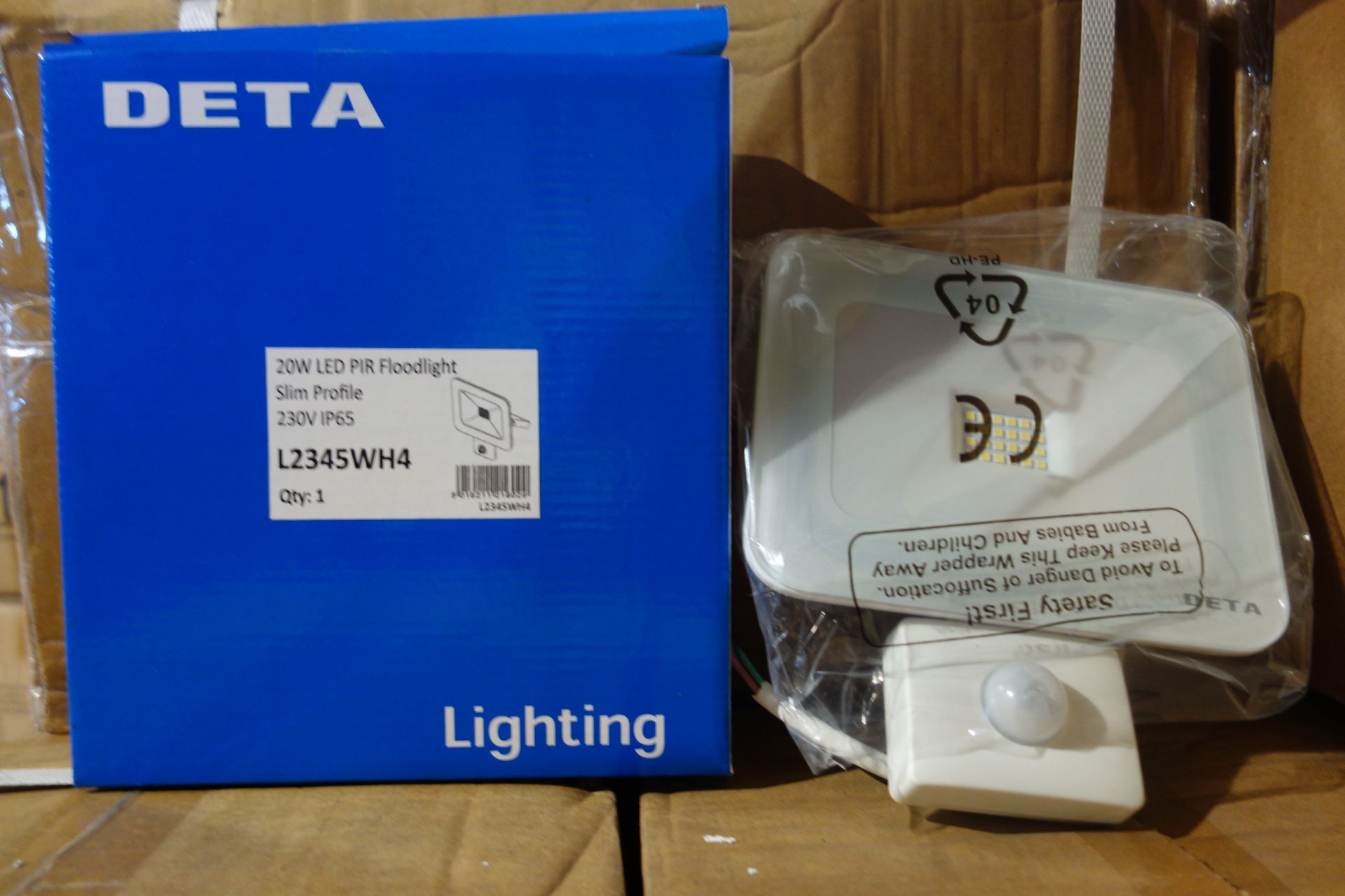 12 X Deta L2345WH4 20W LED Floodlight C/W Pir Slim Profile 230V IP65