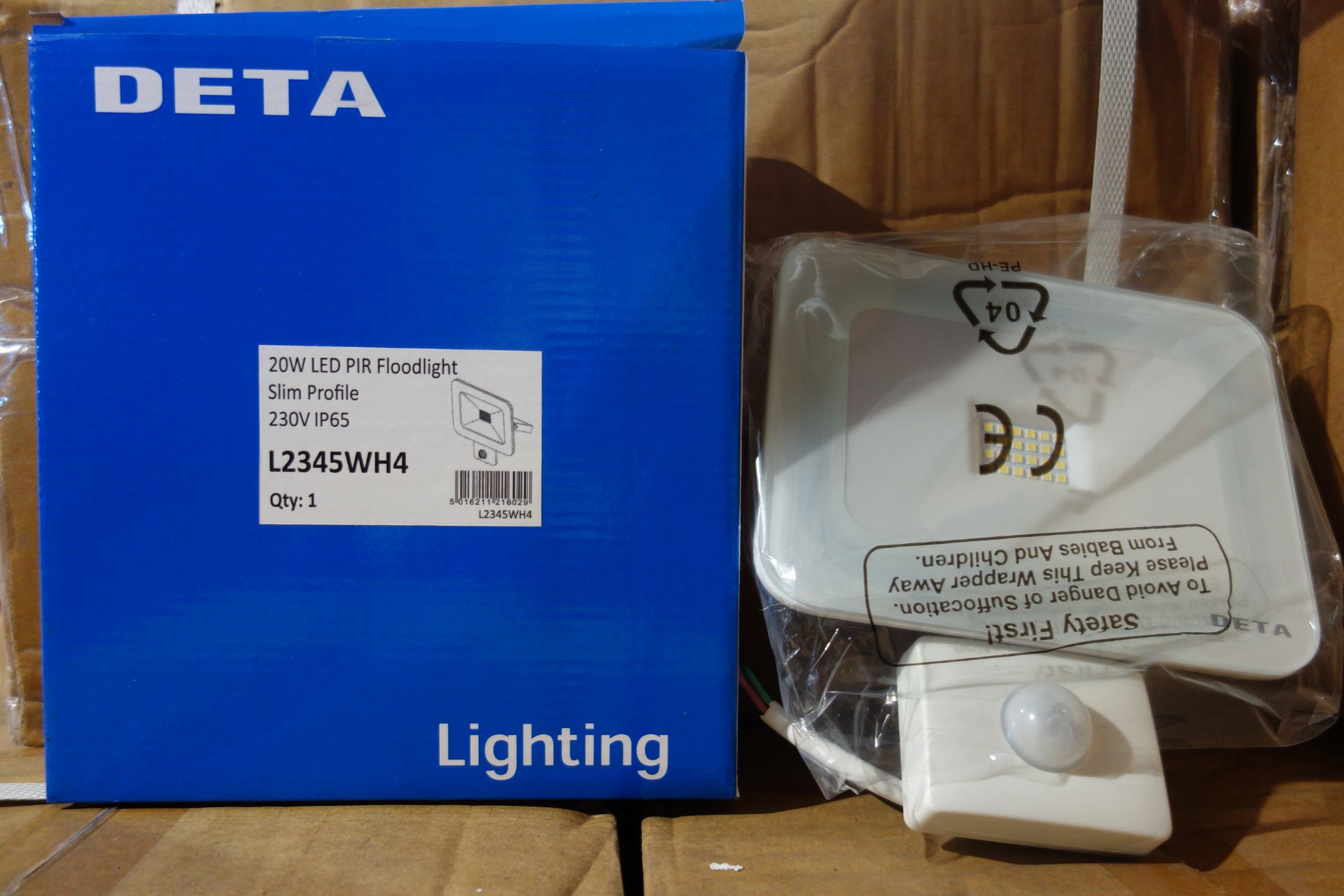 12 X Deta L2345WH4 20W LED Floodlight C/W Pir Slim Profile 230V IP65