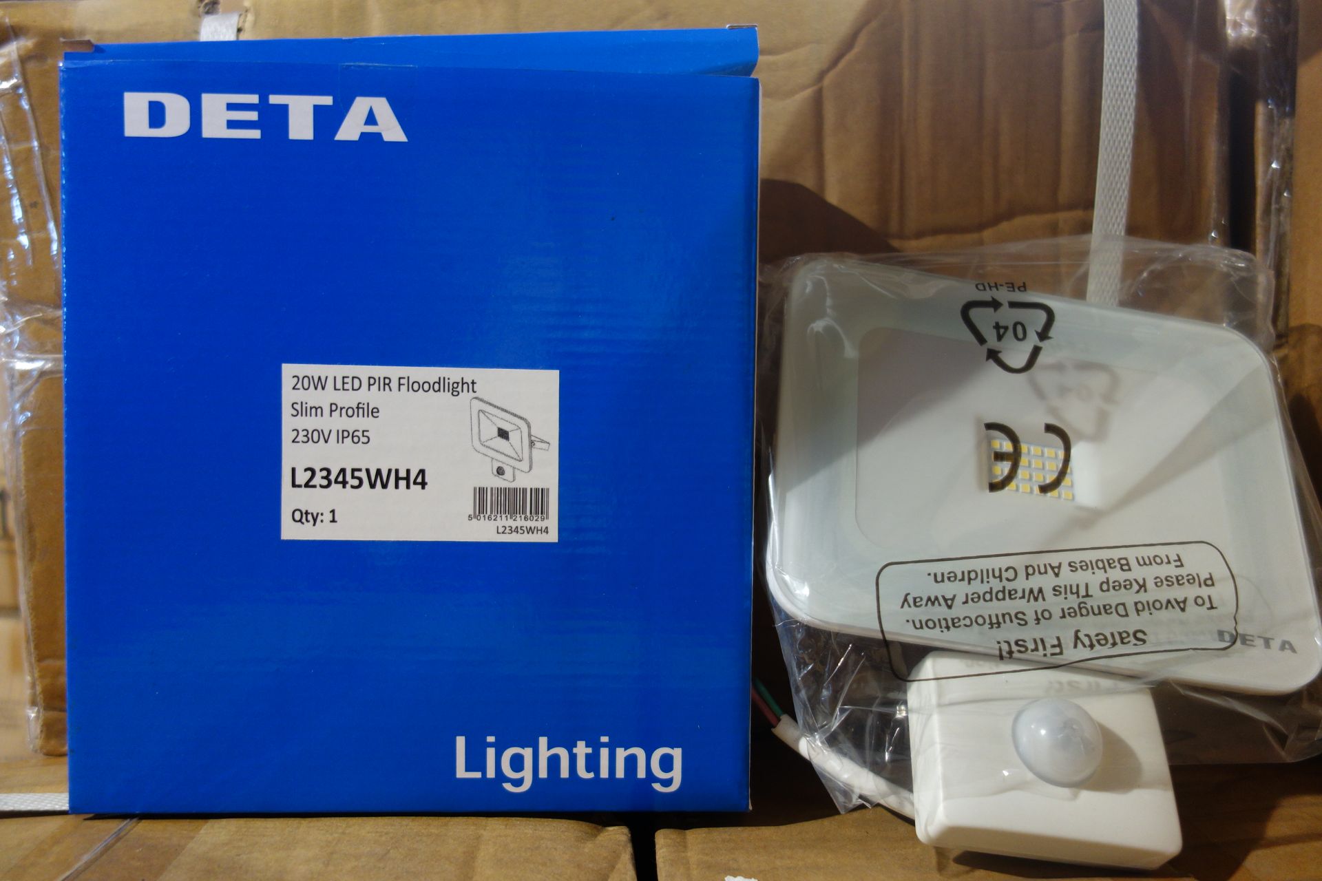 12 X Deta L2345WH4 20W LED Floodlight C/W Pir Slim Profile 230V IP65