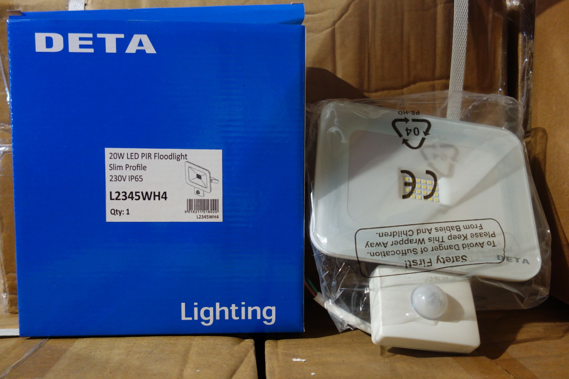 12 X Deta L2345WH4 20W LED Floodlight C/W Pir Slim Profile 230V IP65