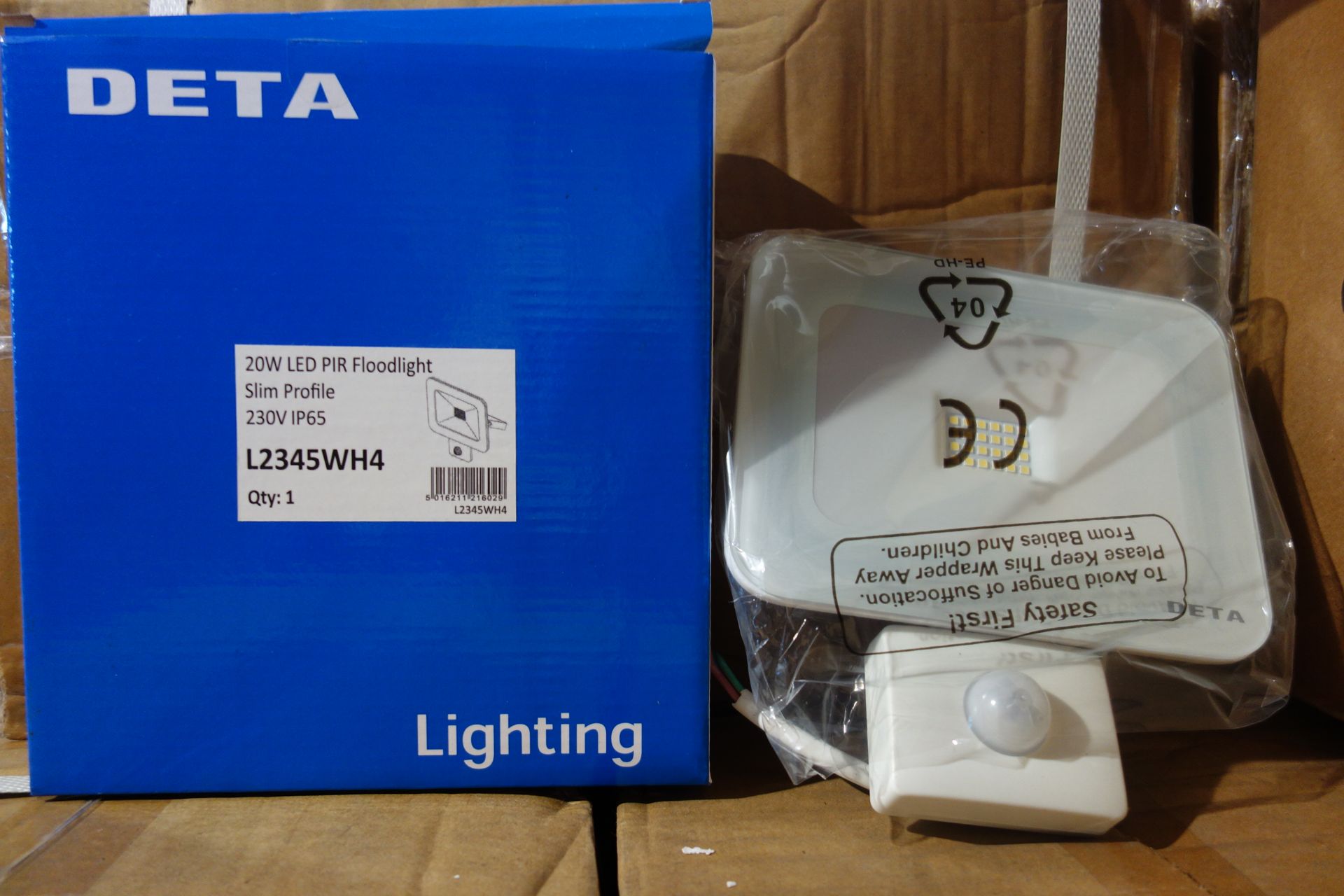 12 X Deta L2345WH4 20W LED Floodlight C/W Pir Slim Profile 230V IP65