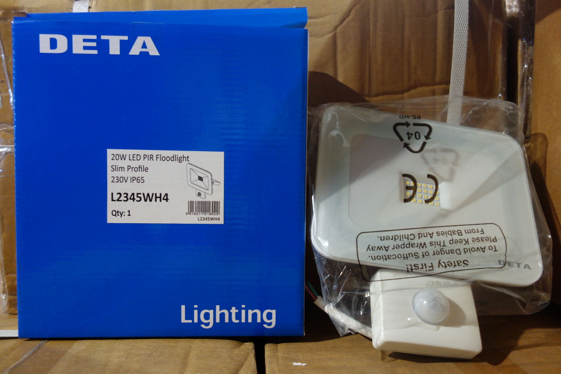 12 X Deta L2345WH4 20W LED Floodlight C/W Pir Slim Profile 230V IP65