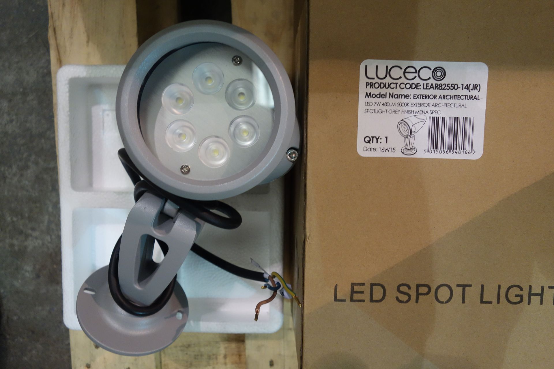 8 X Luceco LEAR82550-14 JR 7W LED Exterior ARCHITECTURAL Spotlight 480 Lumen 5000K Grey Finish